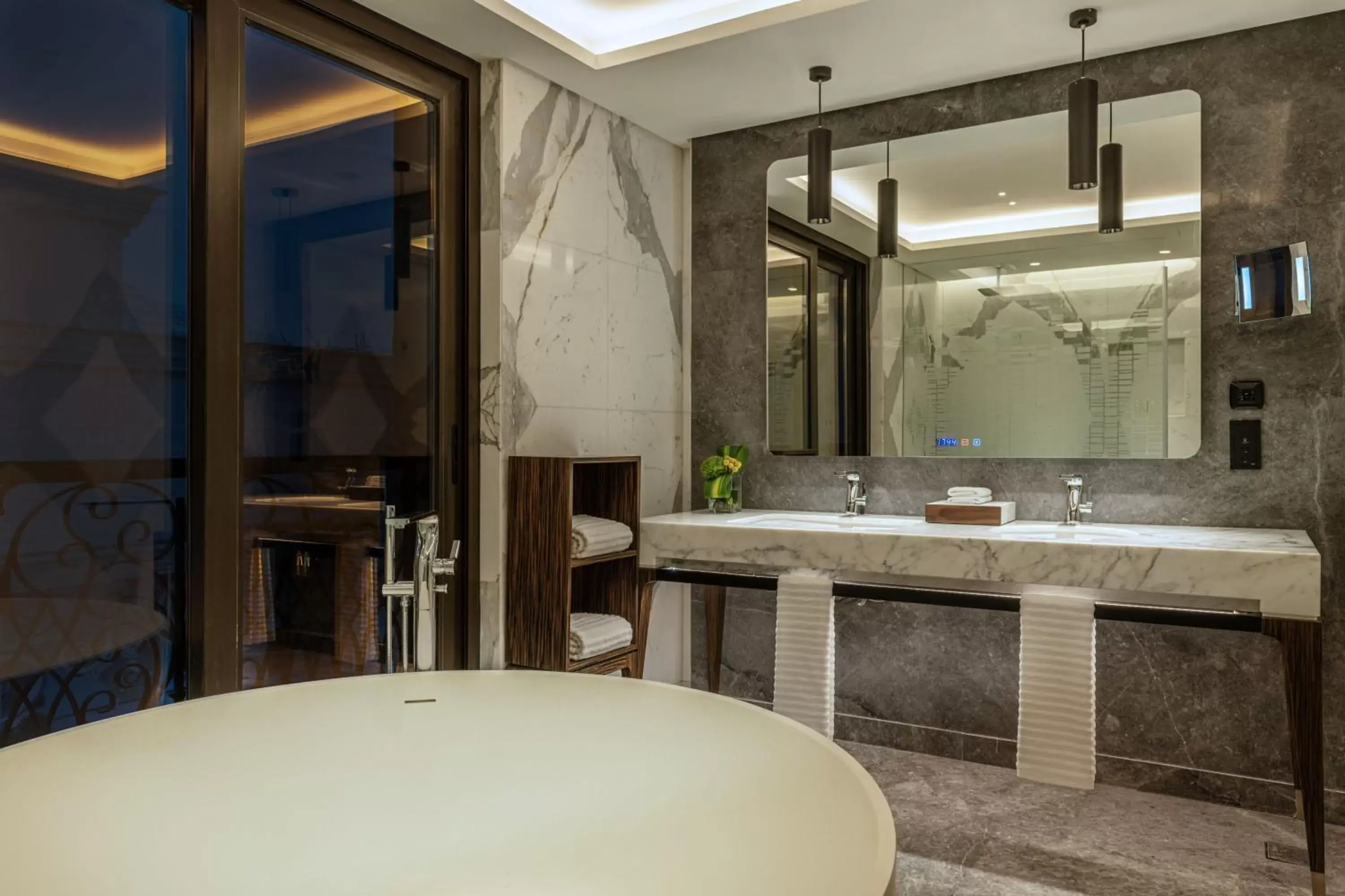 Bedroom, Bathroom in Le Royal Méridien Doha
