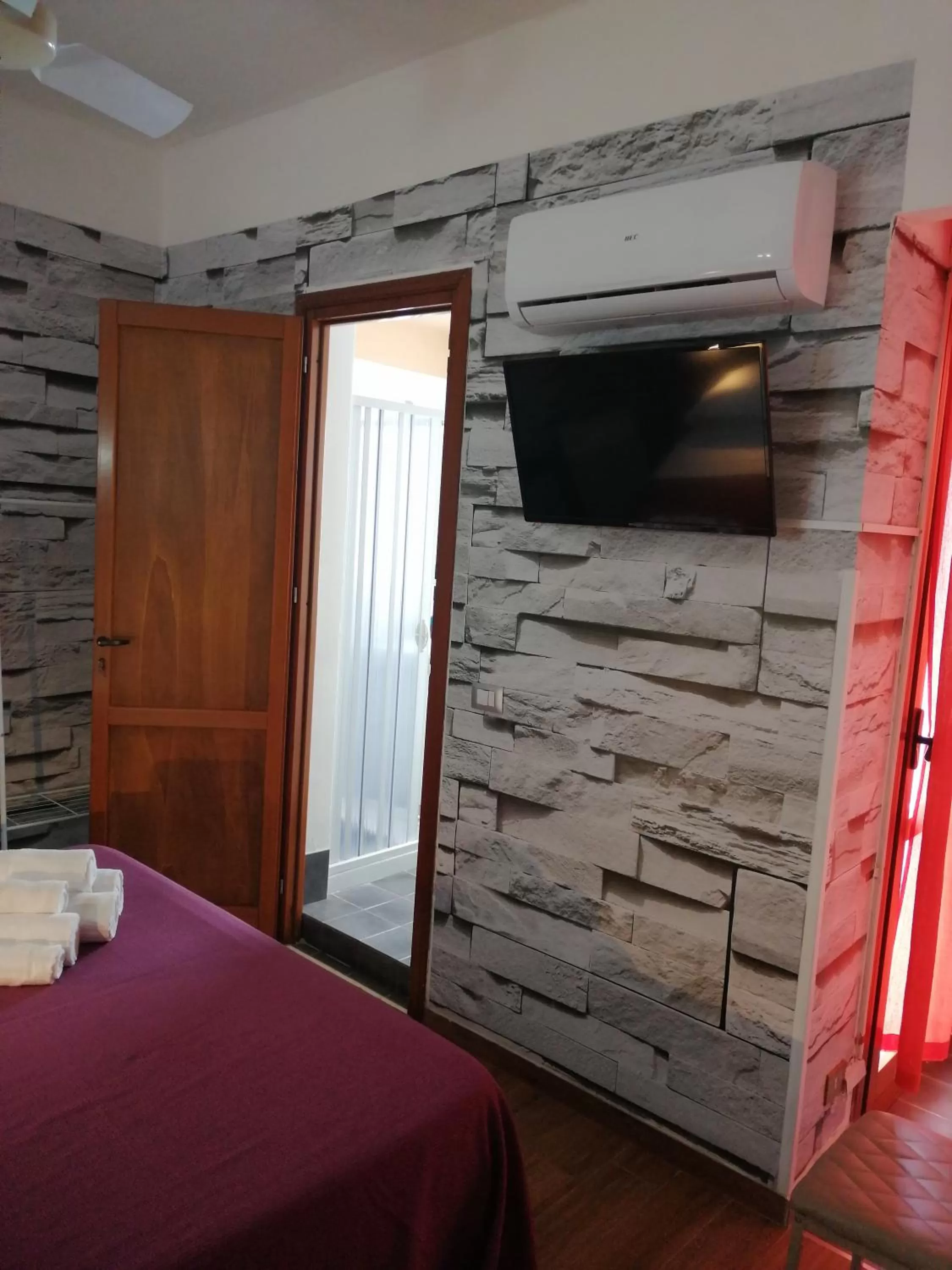 Bed in Le Rocce Holiday Rooms