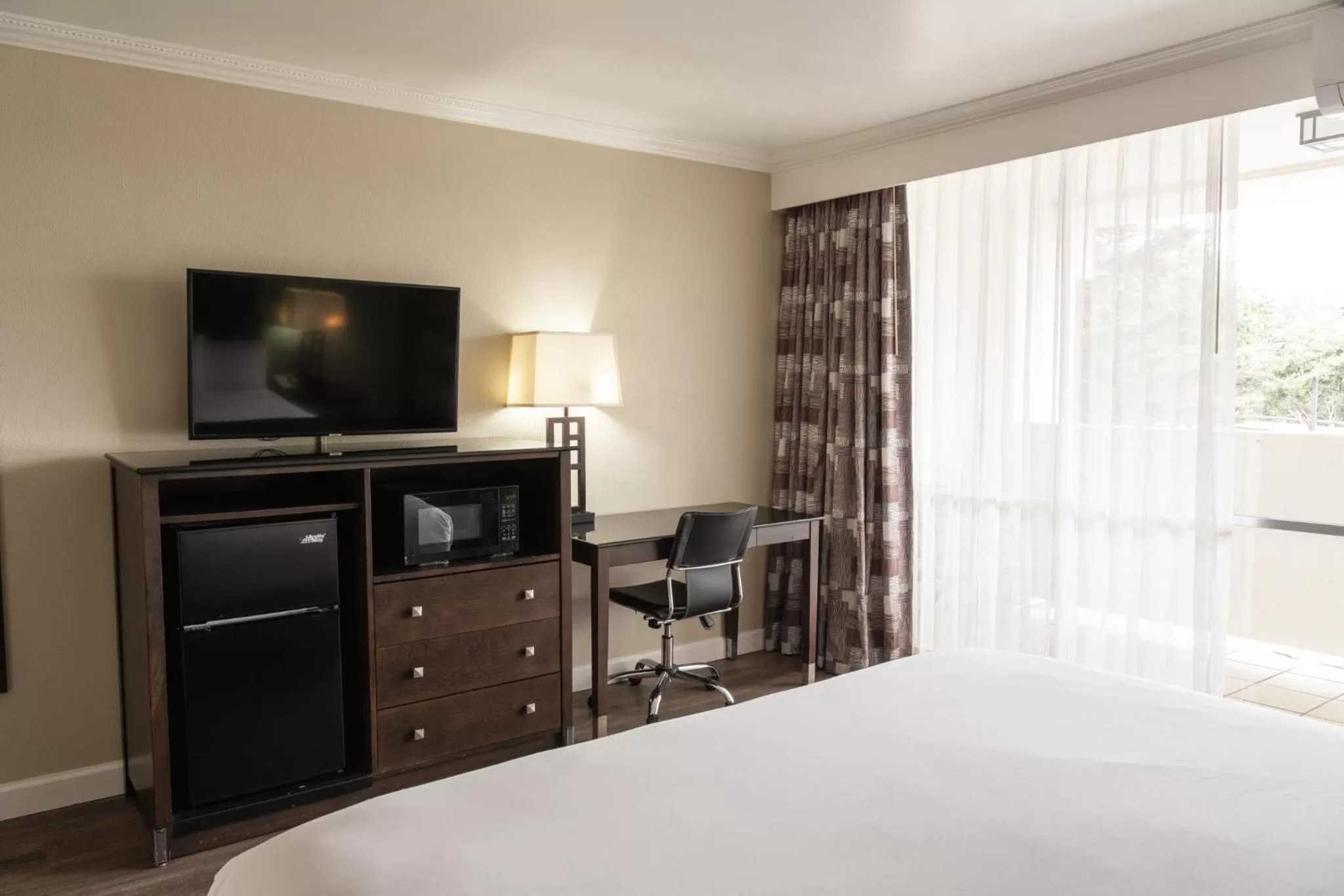 Bedroom, Bed in Travelodge by Wyndham Monterey Bay