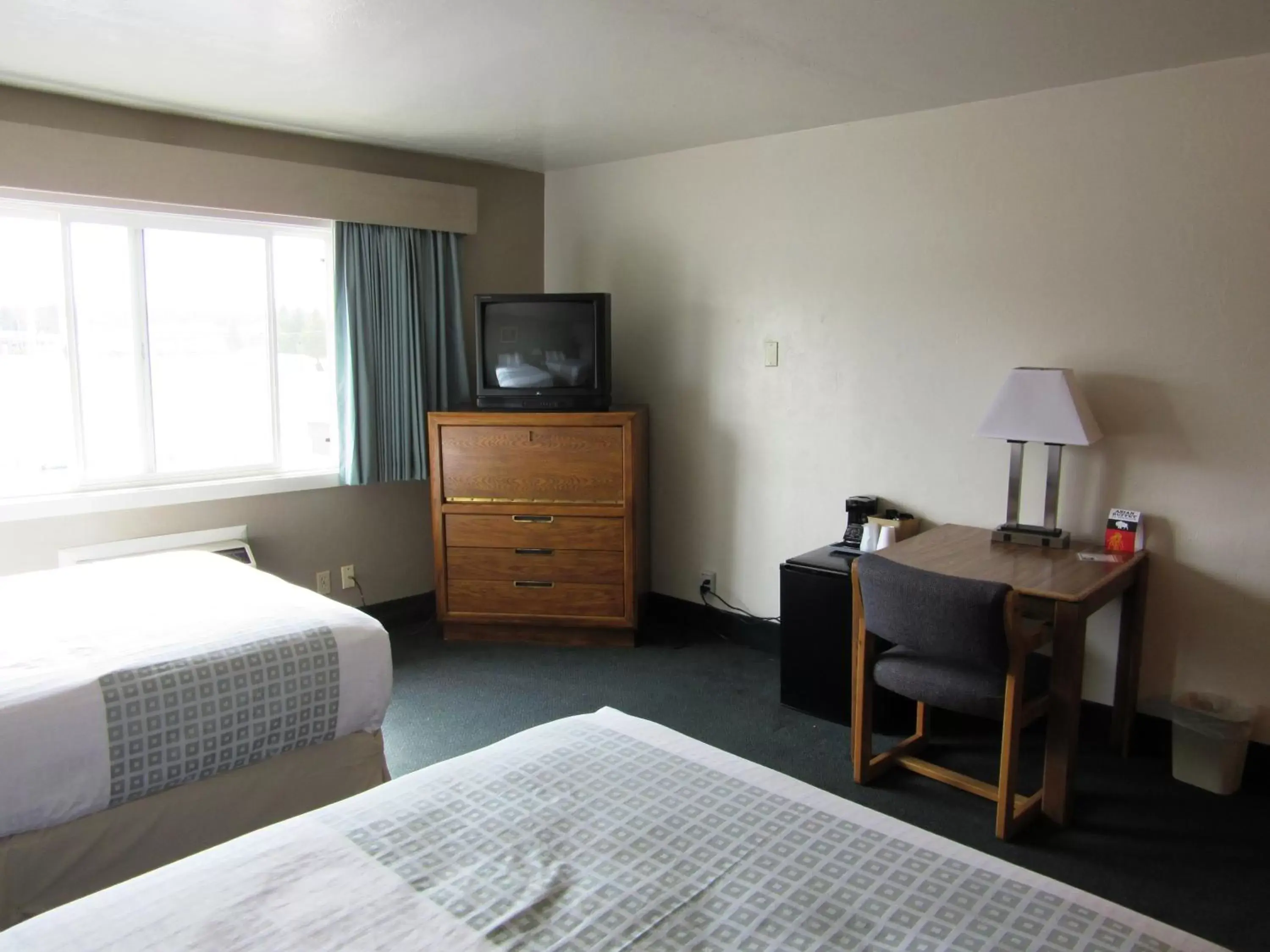Photo of the whole room, TV/Entertainment Center in White Buffalo Hotel