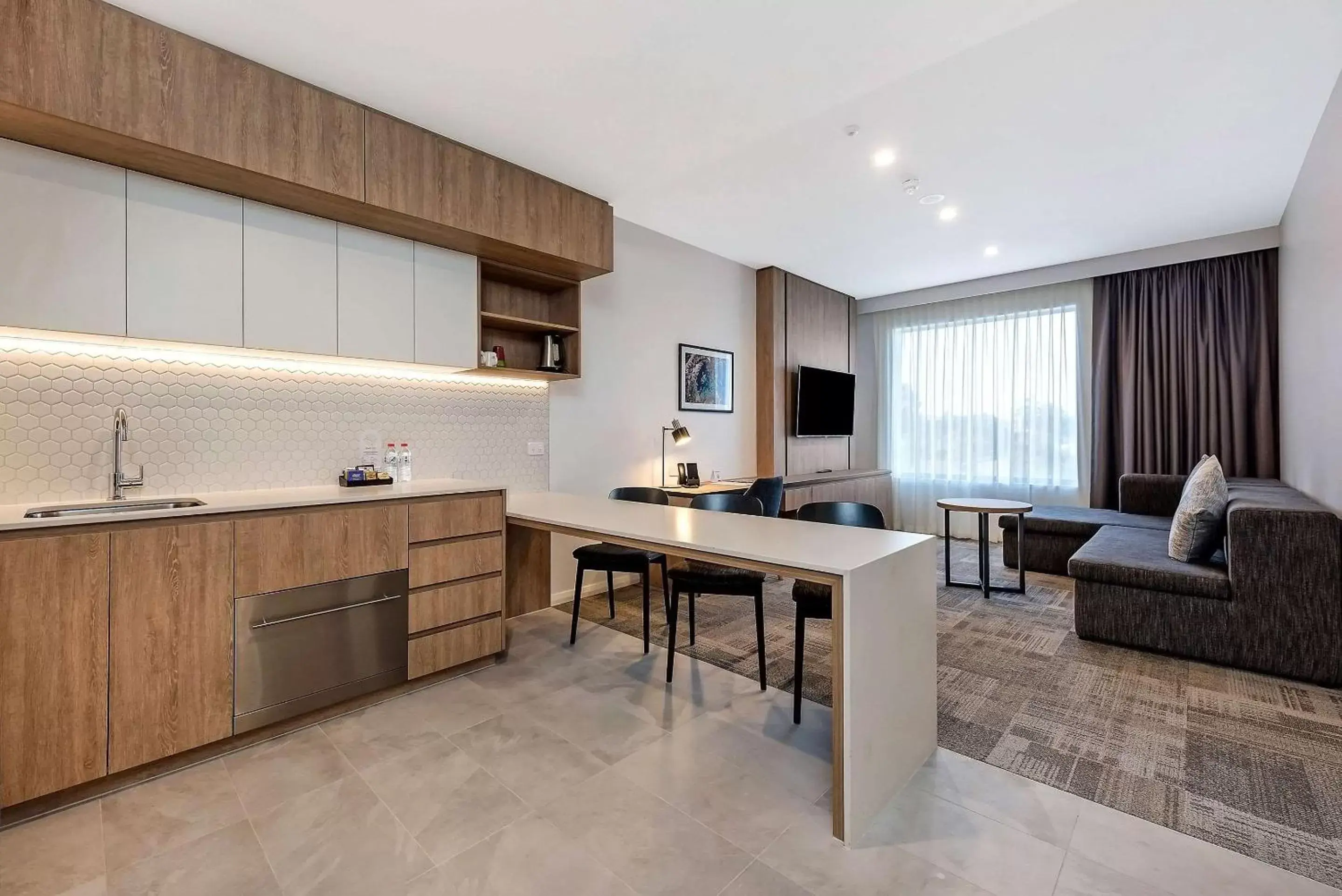 Bedroom, Kitchen/Kitchenette in Ingot Hotel Perth, Ascend Hotel Collection