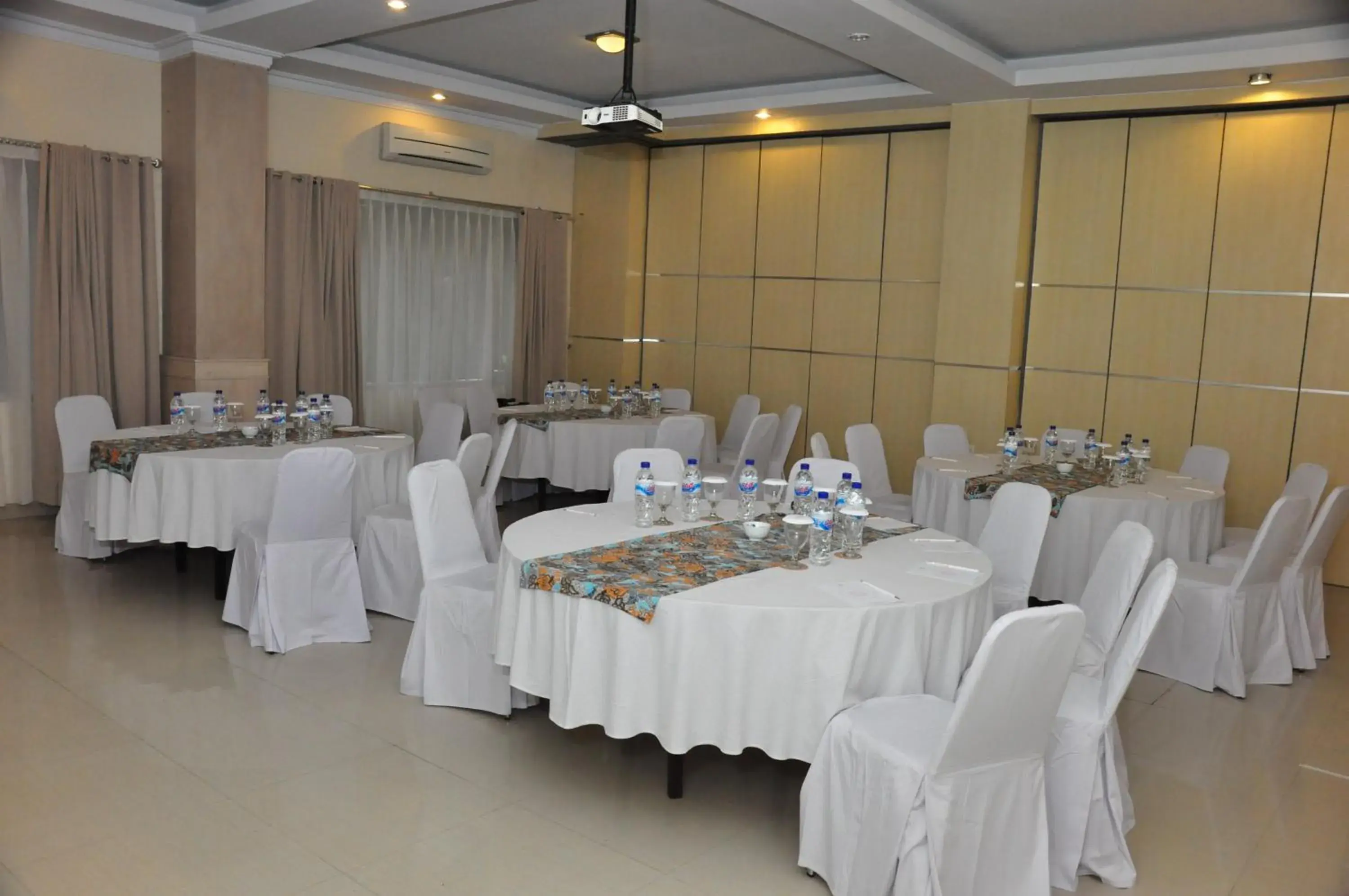 Banquet/Function facilities, Banquet Facilities in Puri Saron Denpasar Hotel