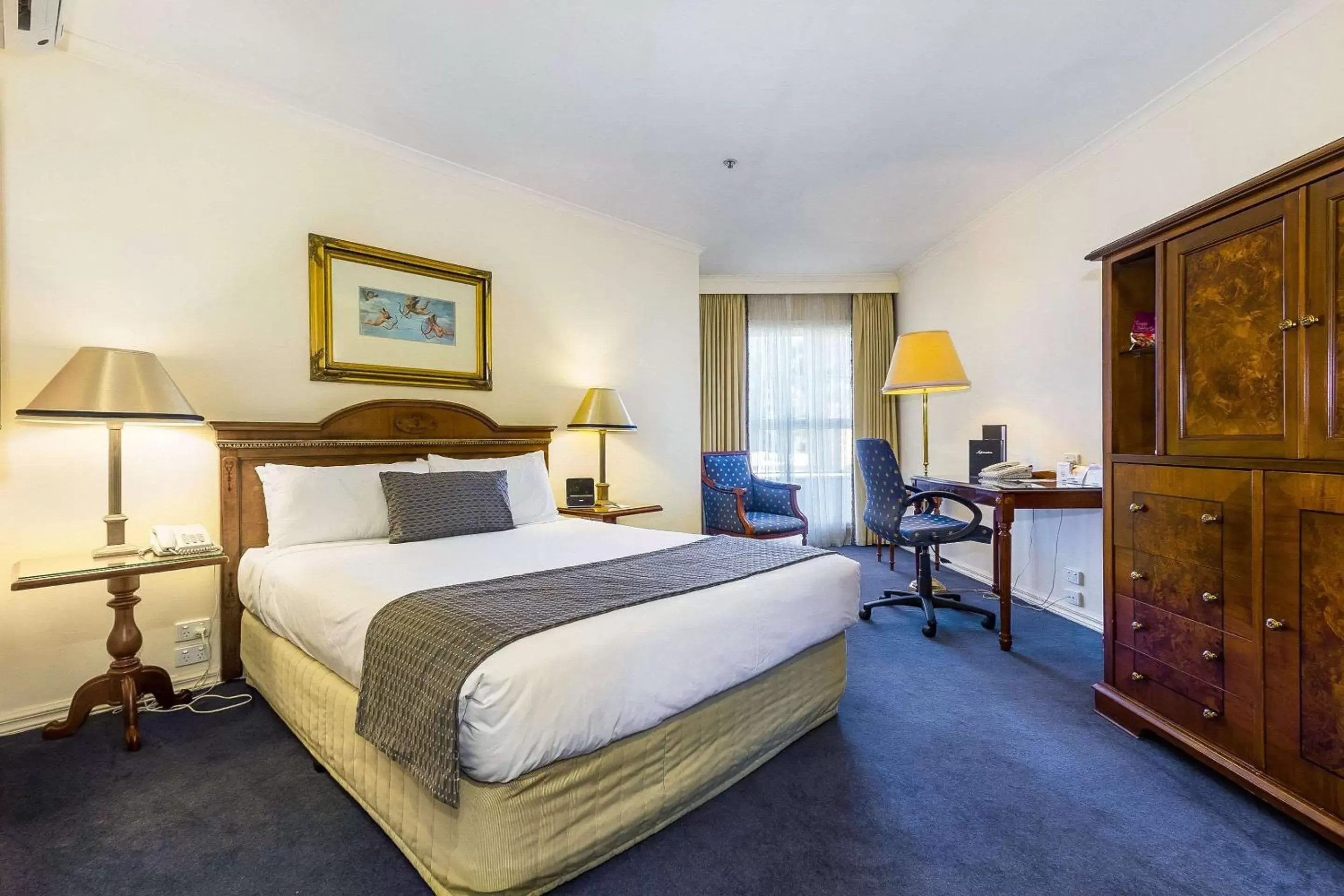 Bedroom in Quality Hotel Canterbury International