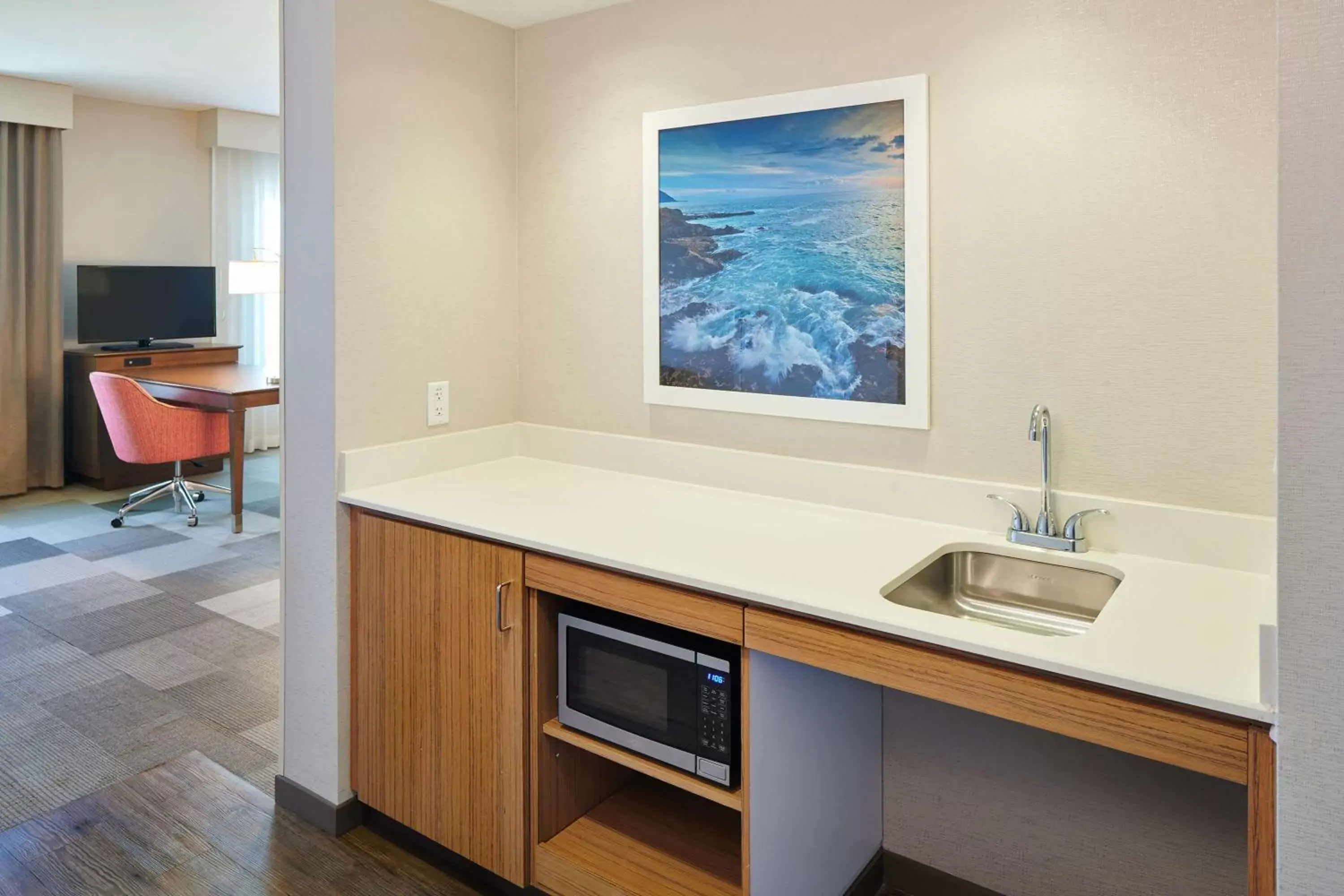 Photo of the whole room, Kitchen/Kitchenette in Hampton Inn & Suites Oahu/Kapolei, HI - FREE Breakfast