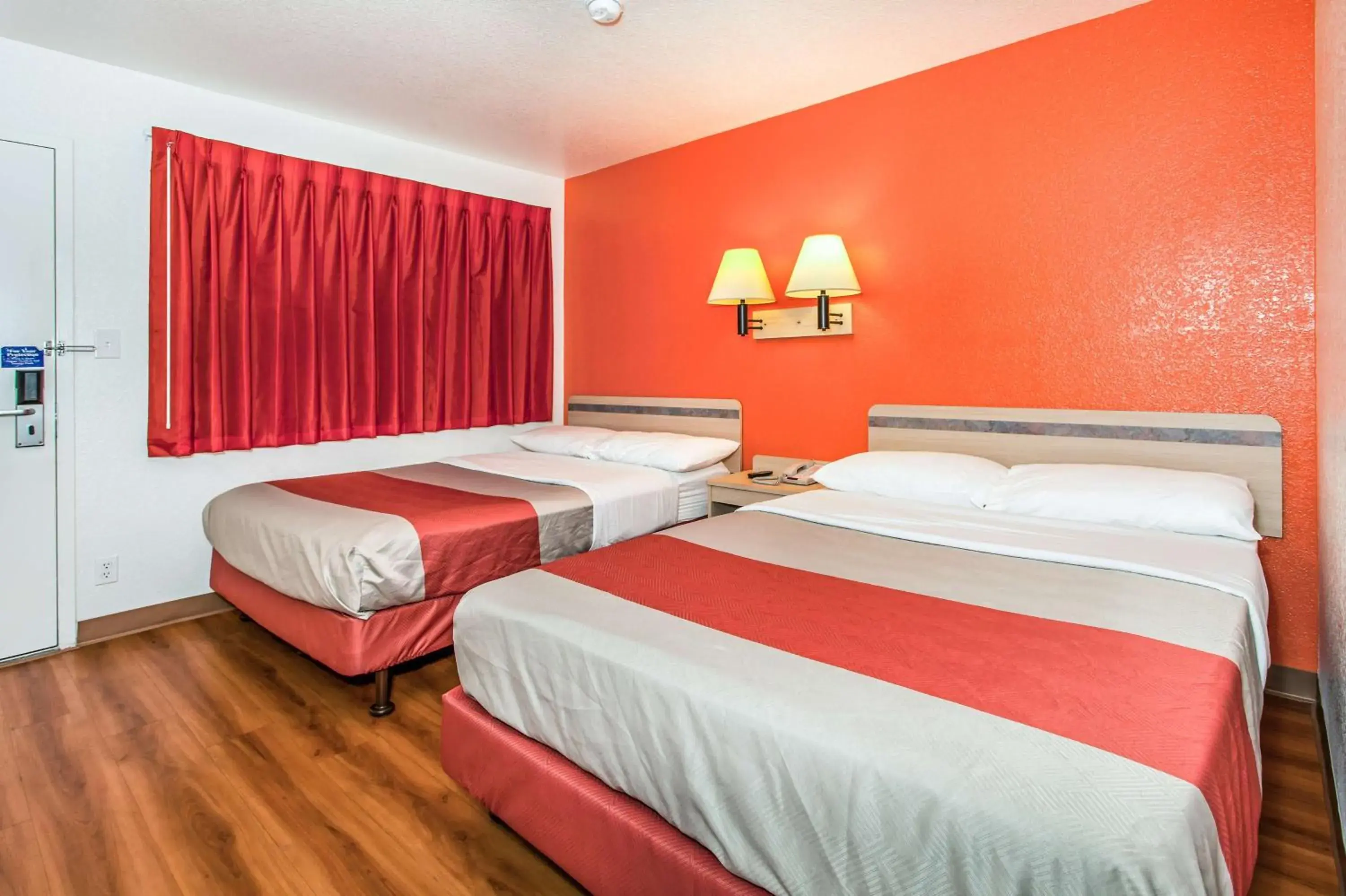 Deluxe Quadruple Room in Motel 6-Vacaville, CA Deluxe Quadruple Room in Motel 6-Vacaville, CA