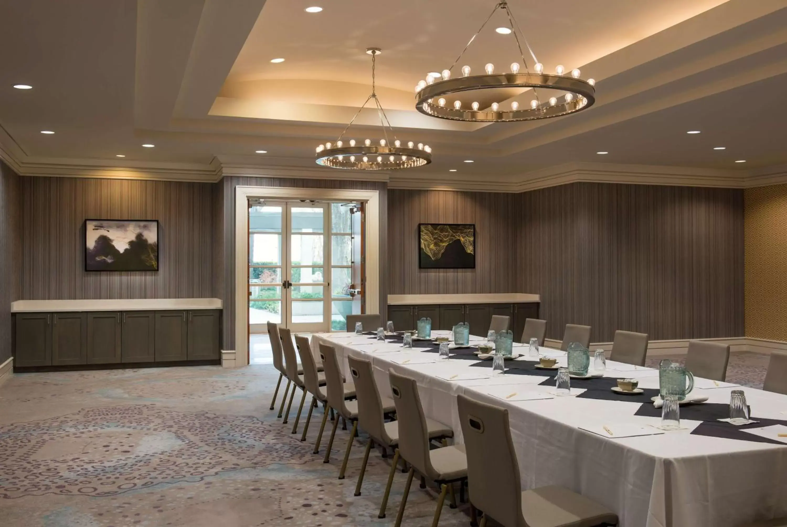Dining area in DoubleTree by Hilton Hotel Dallas - Love Field