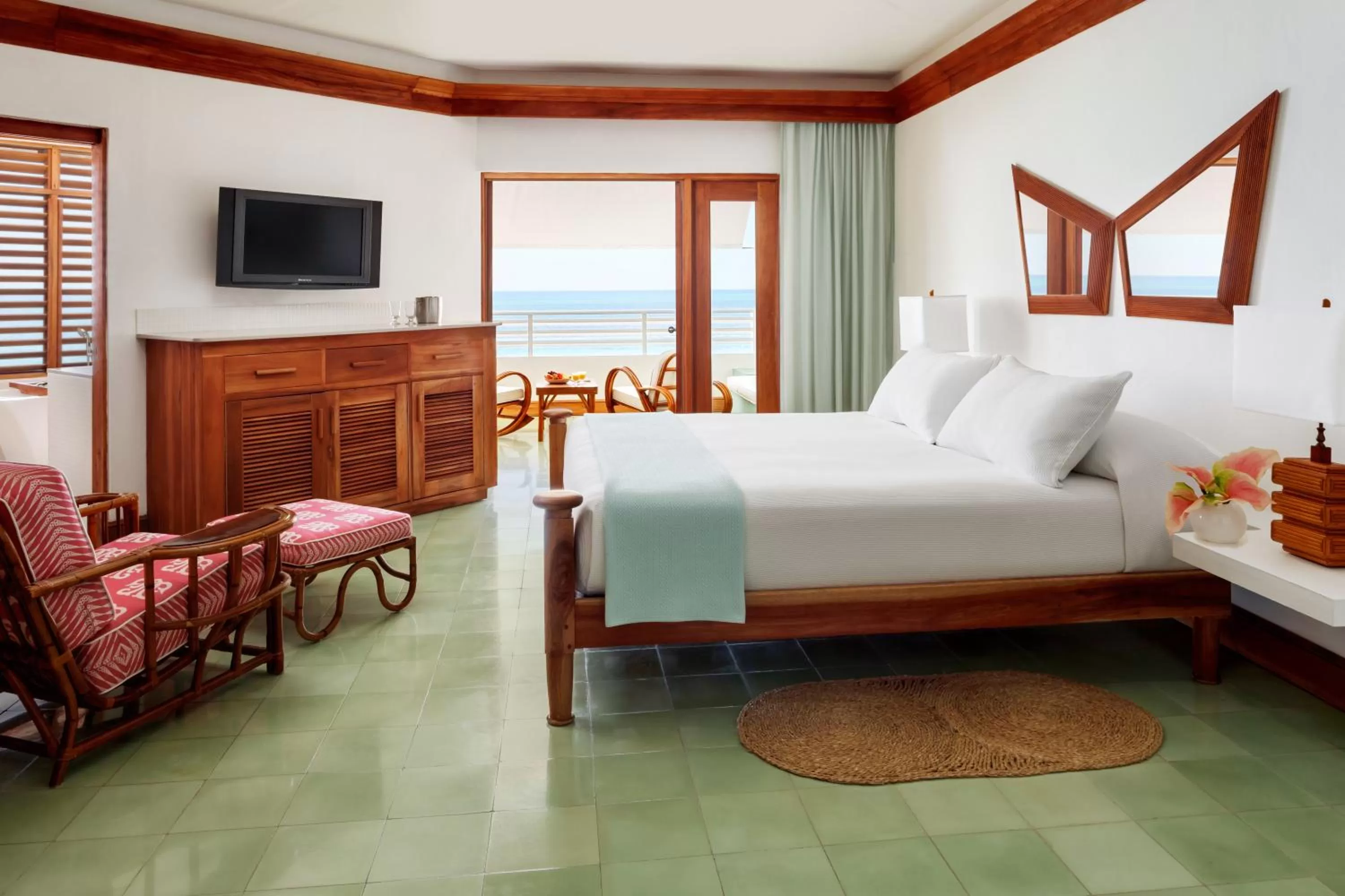 Great House Ocean Suite in Couples Swept Away