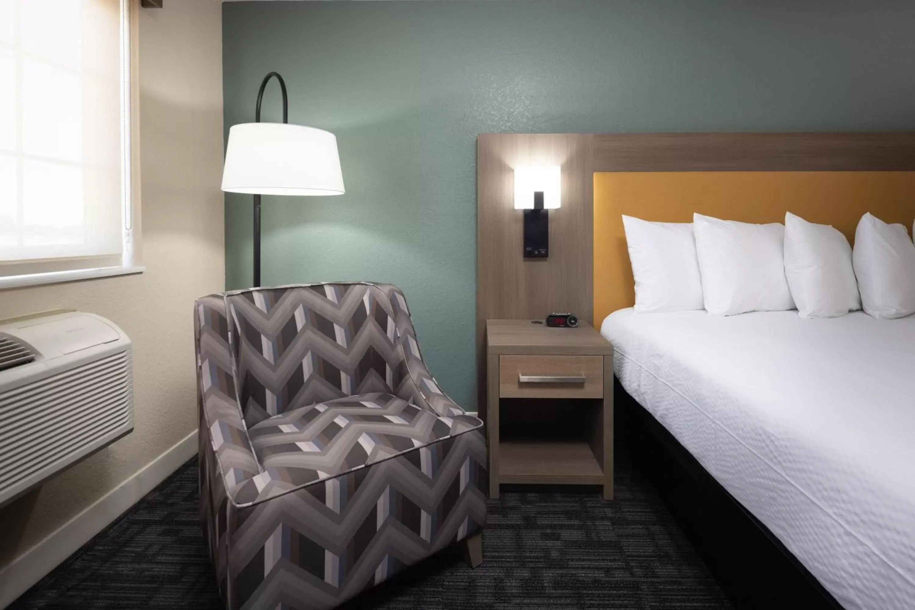 Seating area, Bed in SureStay Plus Hotel by Best Western Hayward