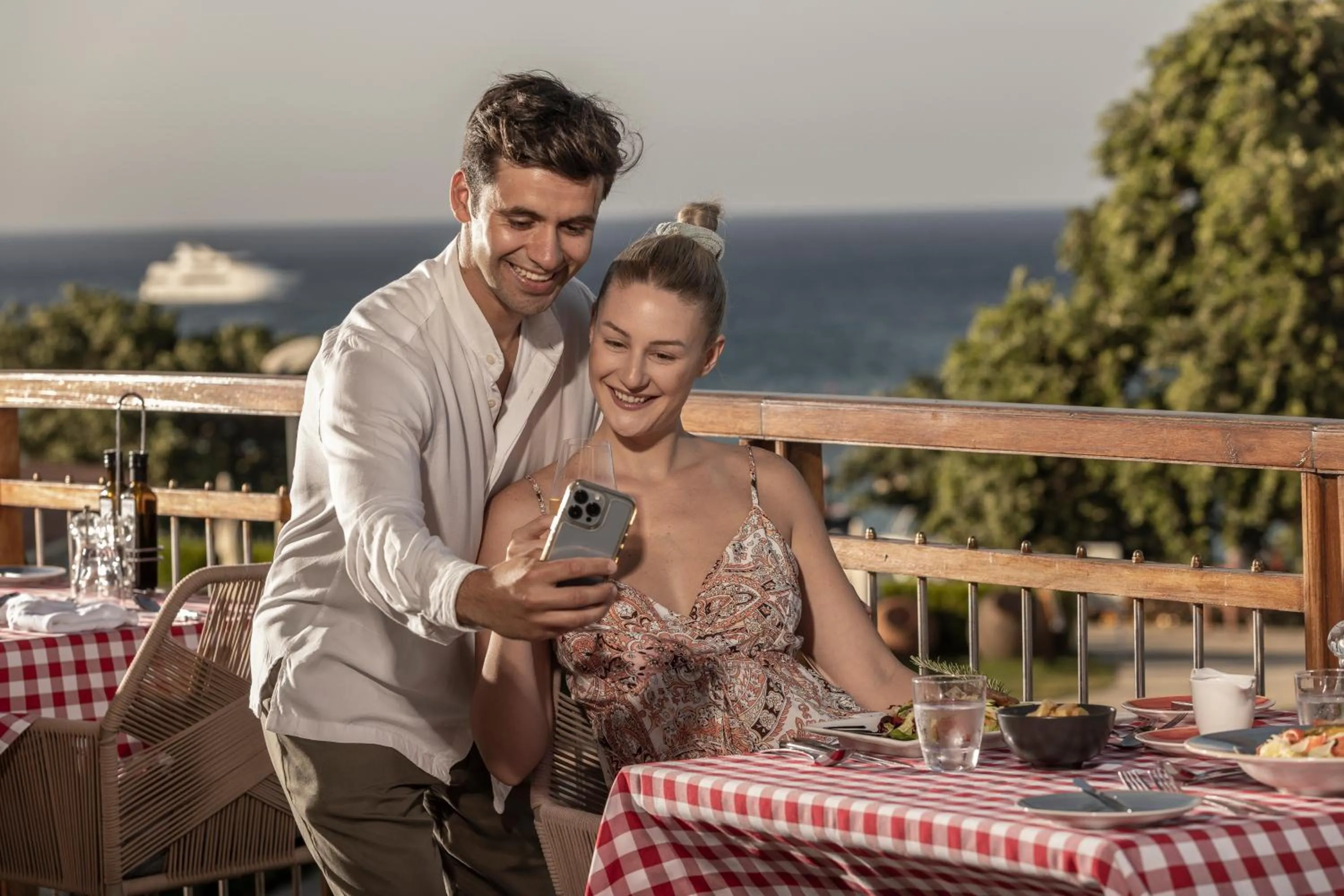 Restaurant/places to eat in Capo Bay Hotel