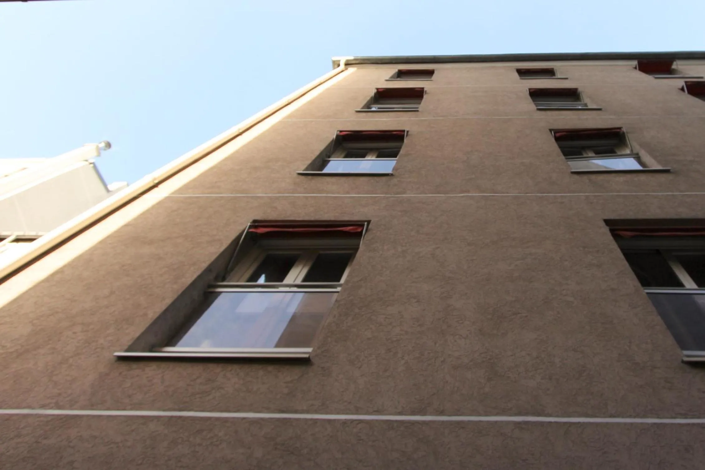 Property building in Auberge Internationale des Jeunes