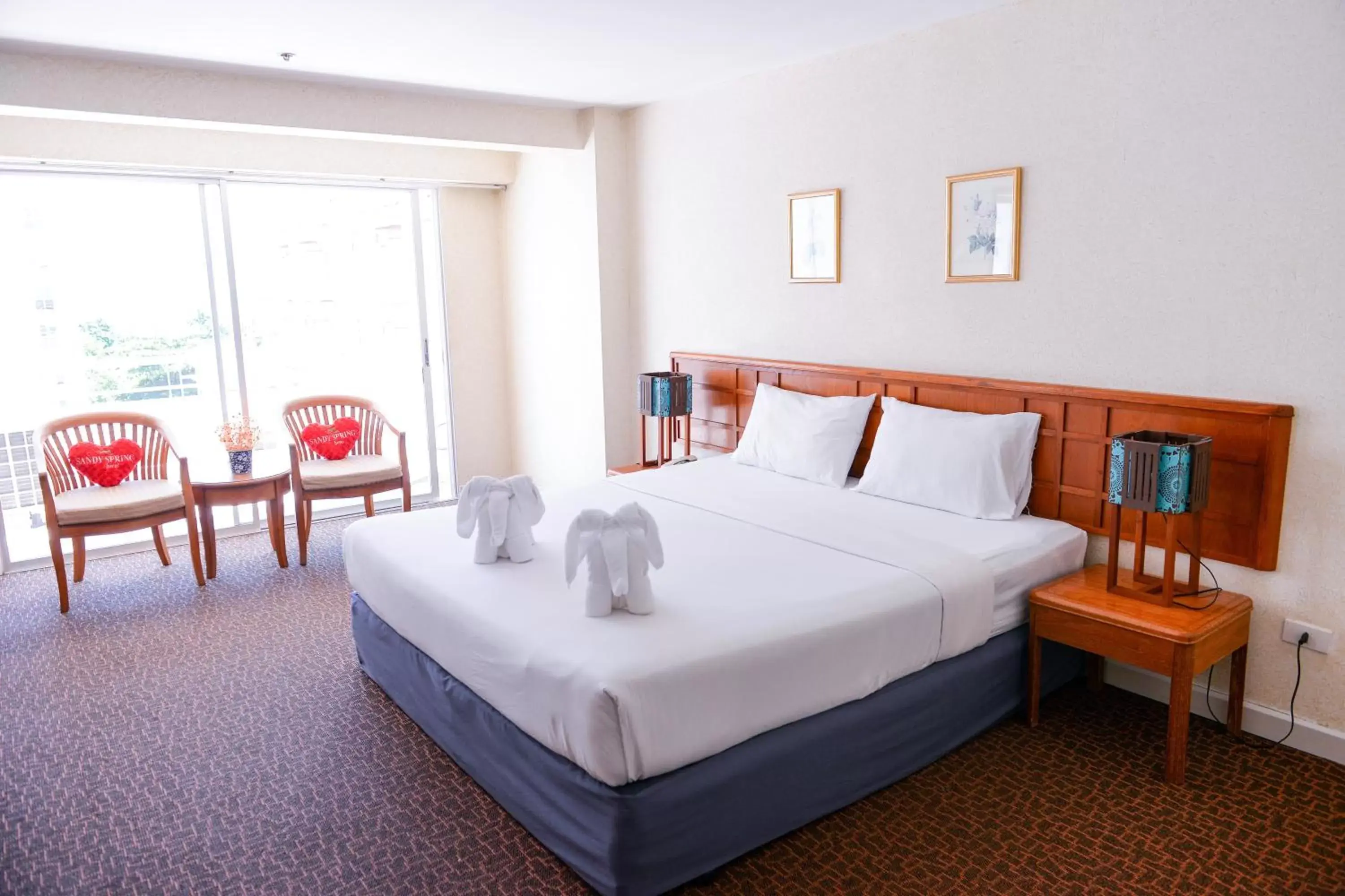 Standard Double Room with Balcony in Sandy Spring Hotel Standard Double Room with Balcony in Sandy Spring Hotel