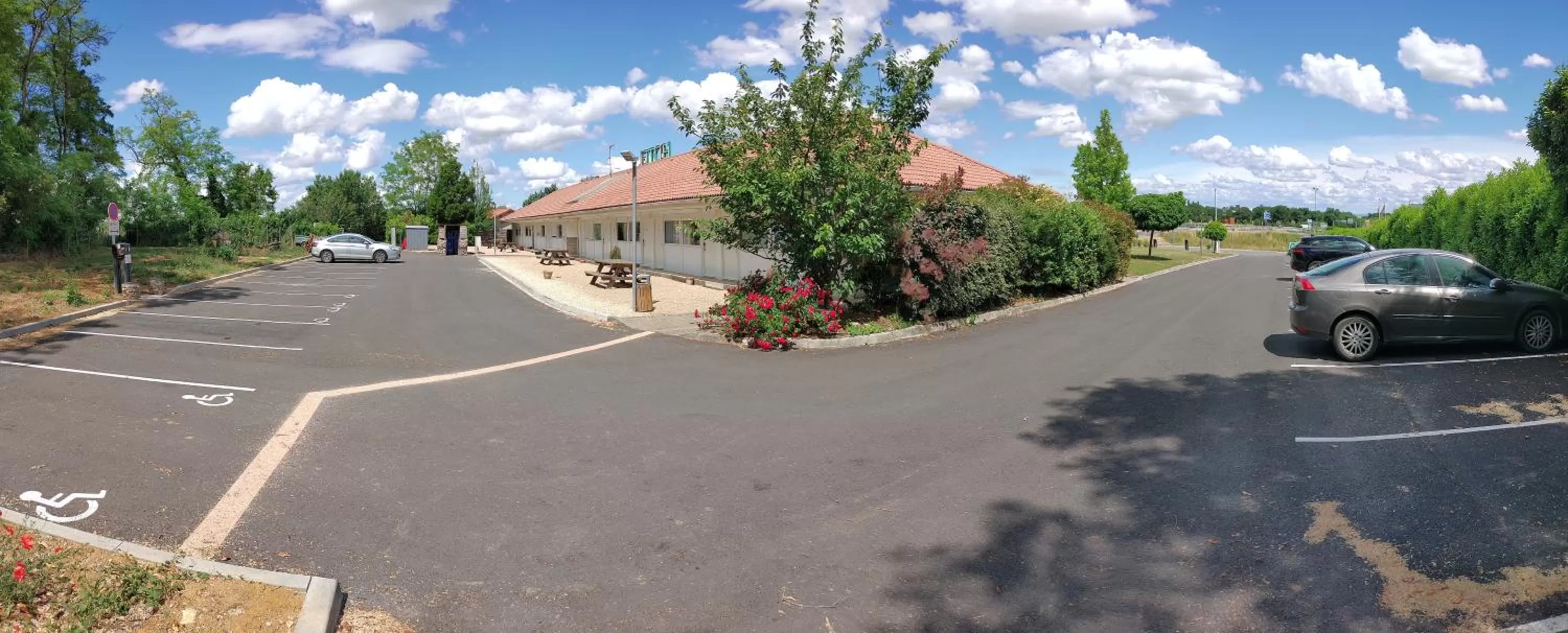 Property building in Fasthotel Well Inn Mâcon sud - un hôtel FH Confort