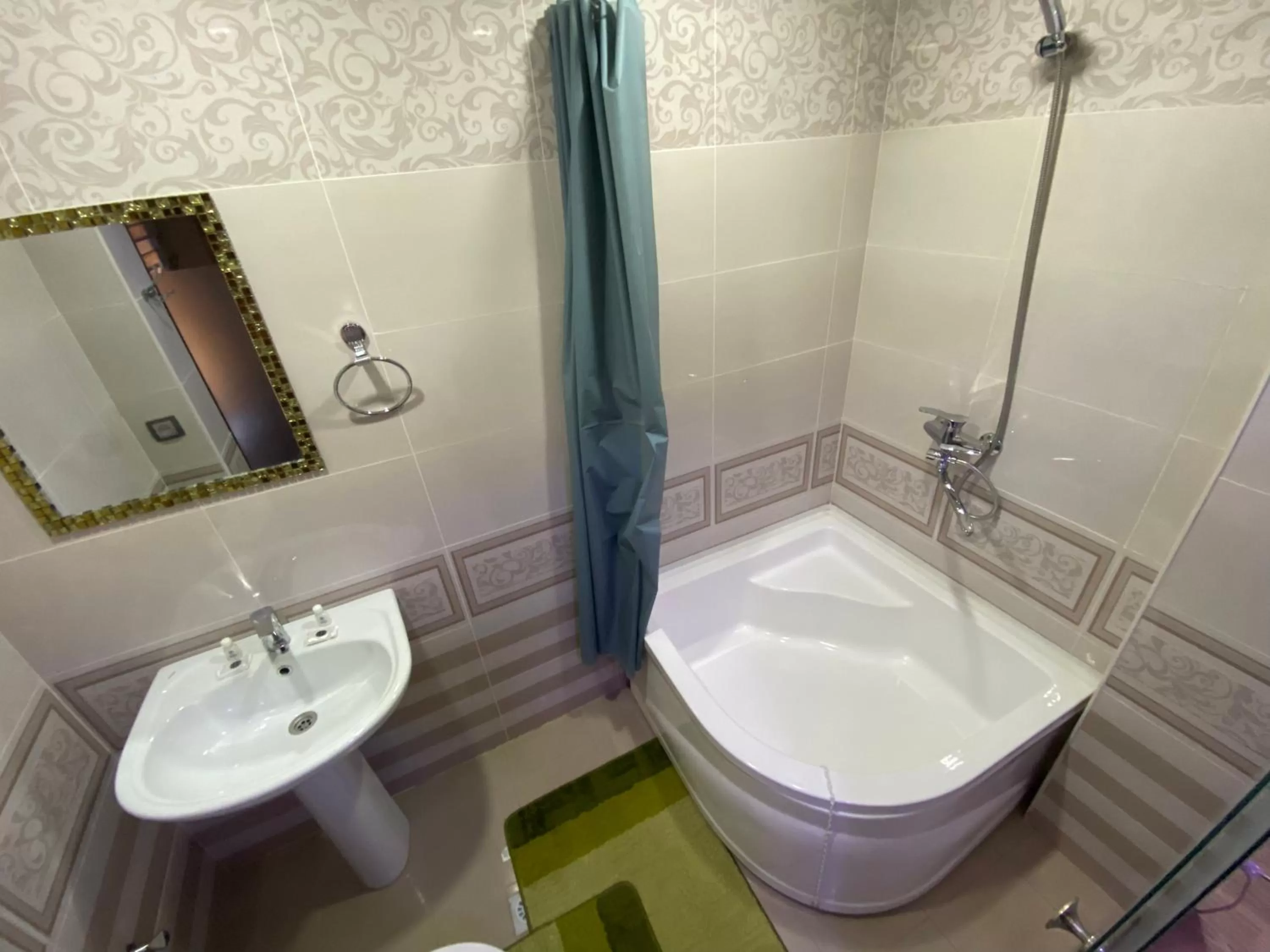 Shower in HOTEL UZBEGIM