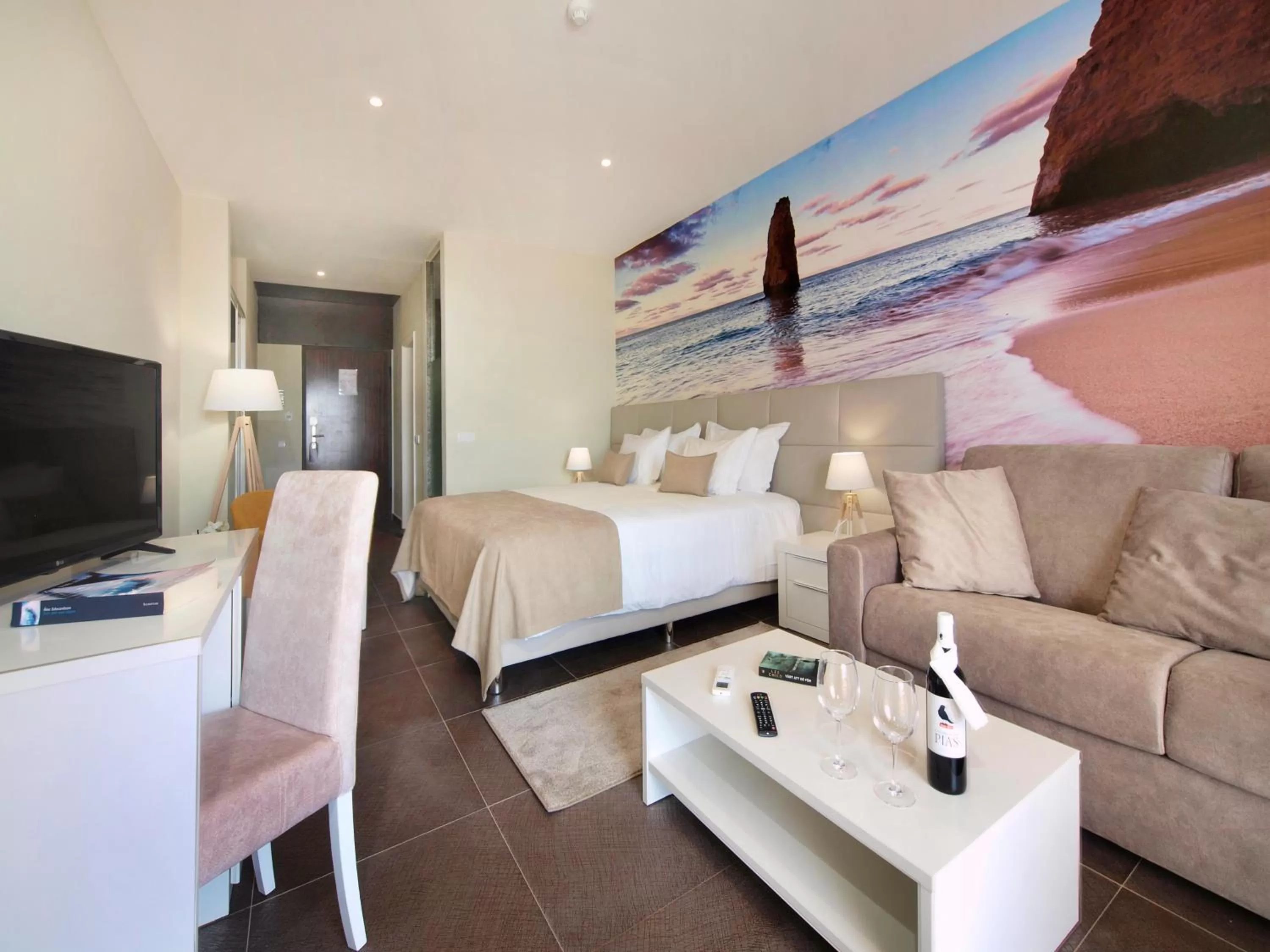 TV and multimedia, Bed in Lagos Atlantic Hotel