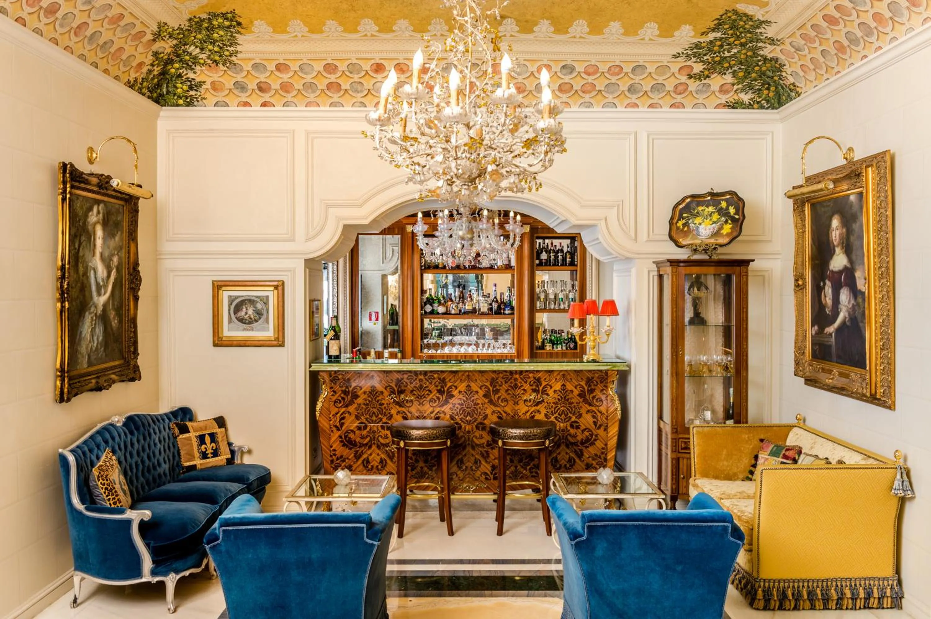 Lounge or bar in Villa e Palazzo Aminta - A Leading Hotel of The World