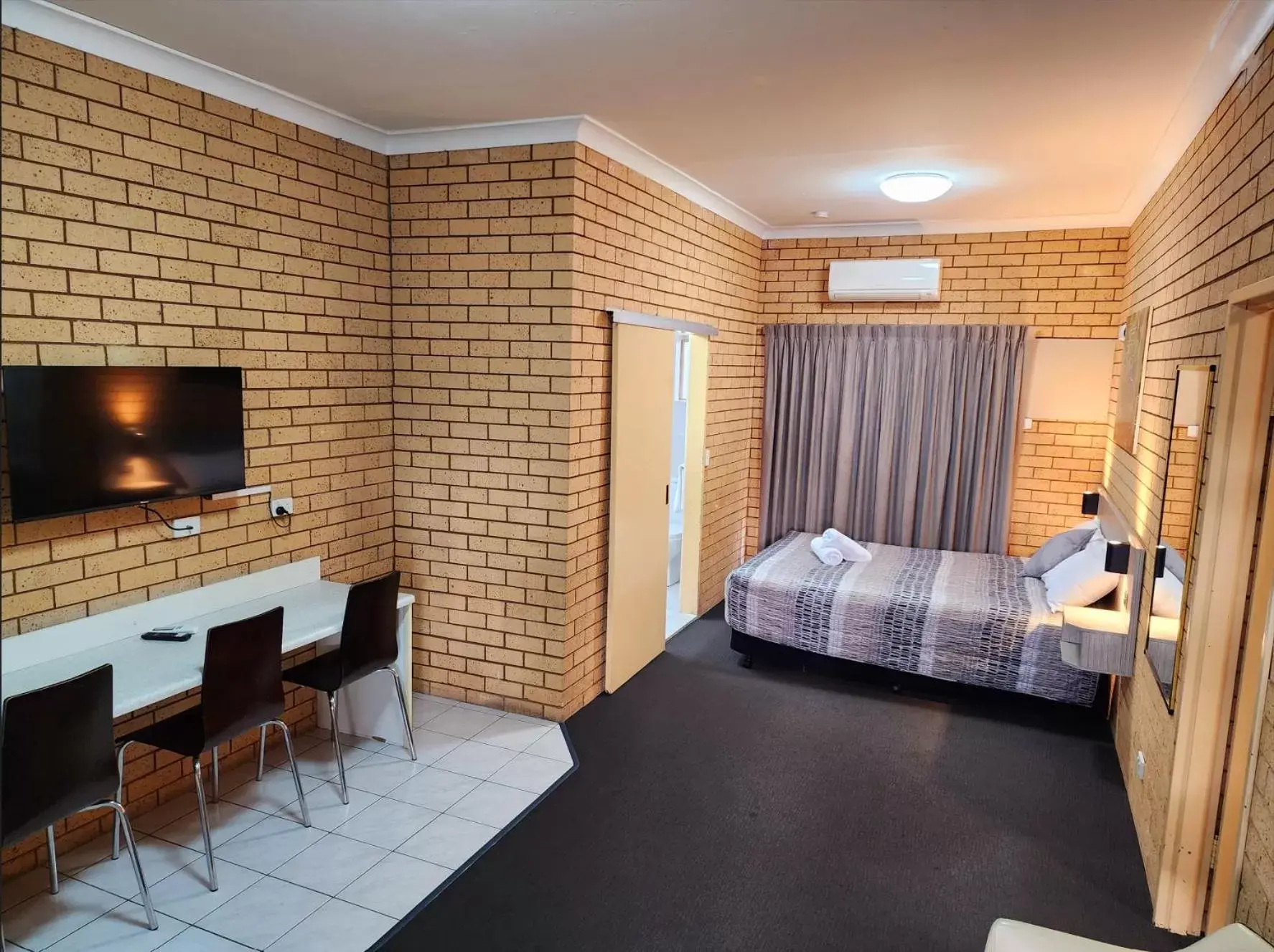Bedroom in Tallarook Motor Inn