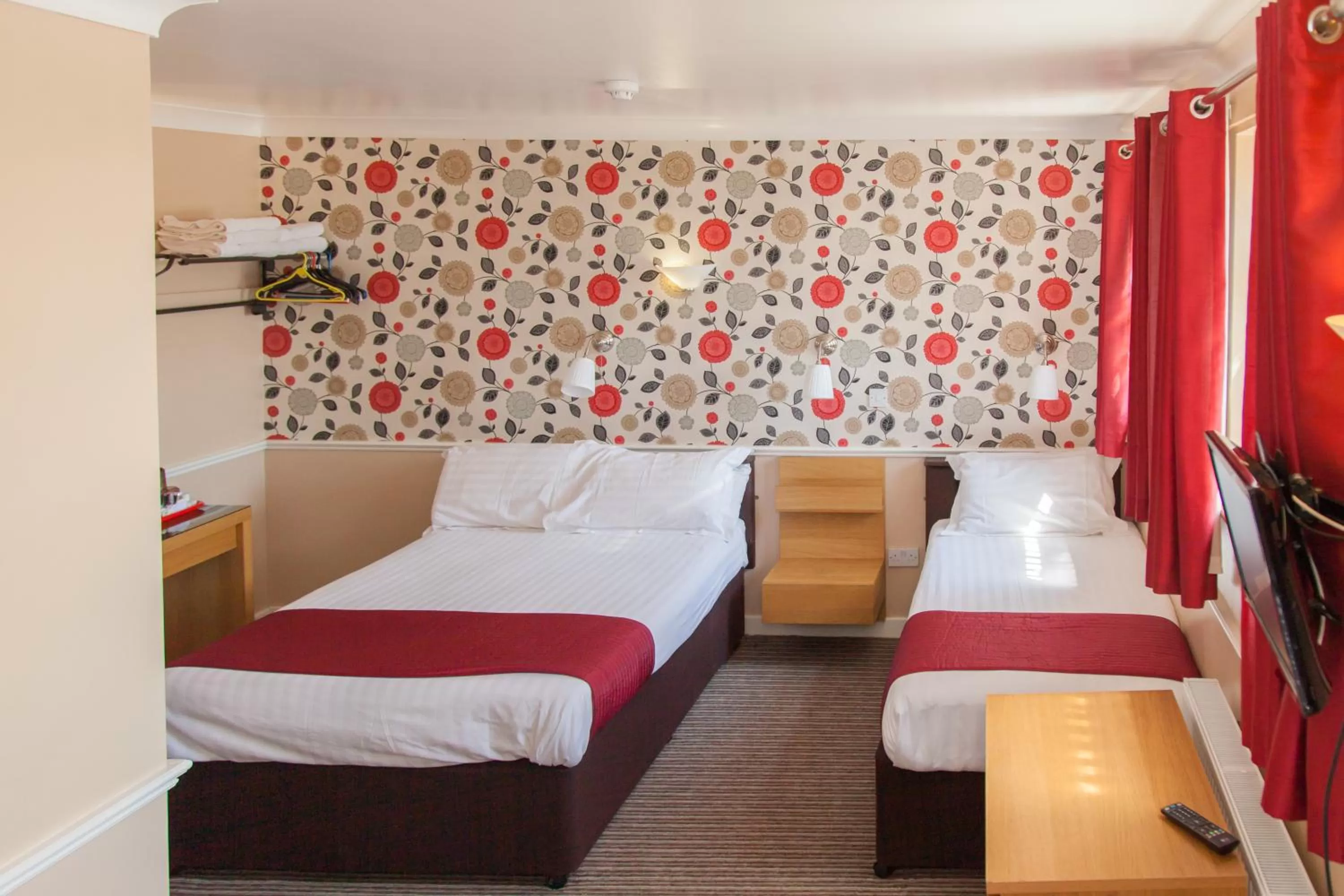 Bedroom, Bed in The Lawton