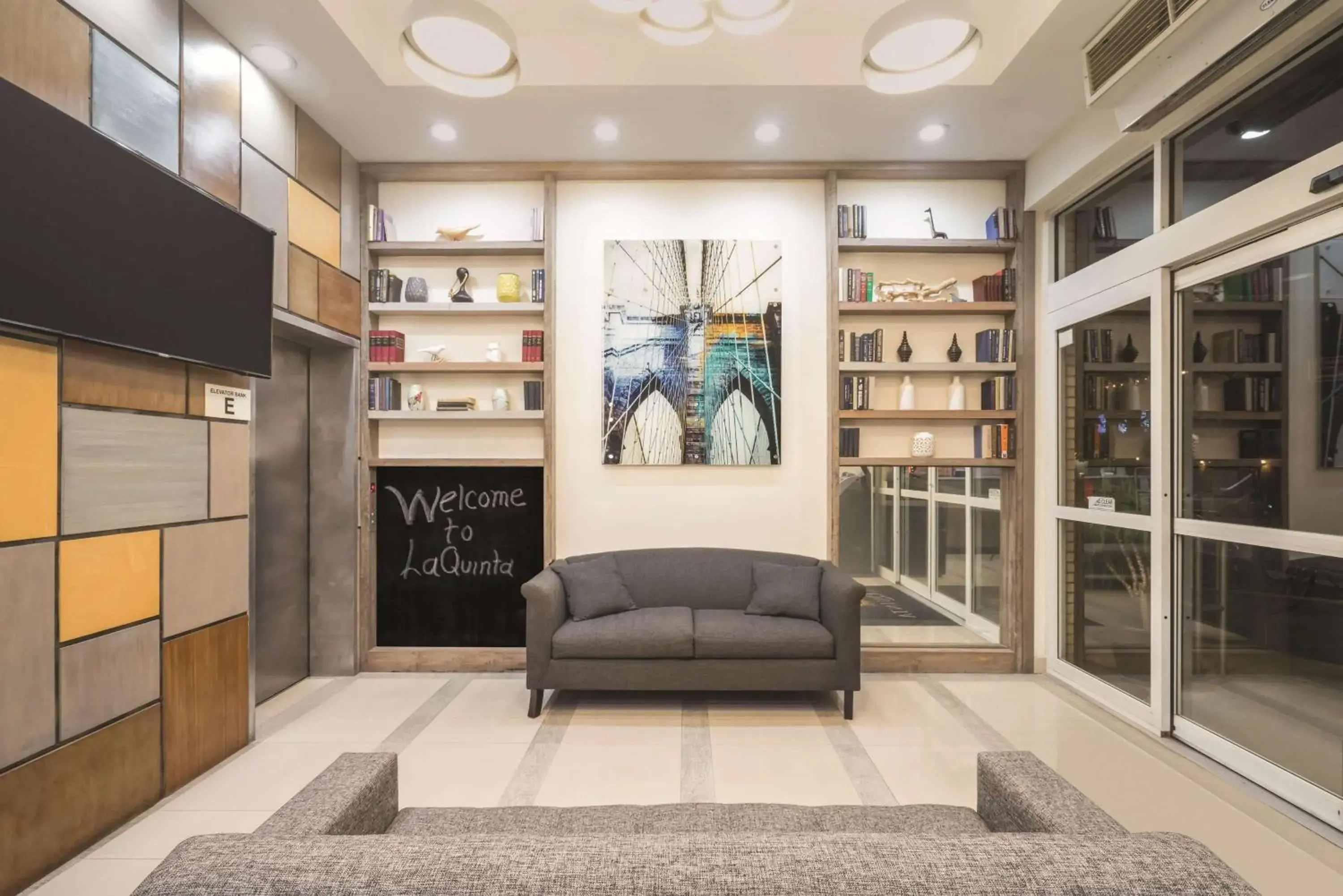 Lobby or reception in La Quinta by Wyndham Brooklyn Downtown Lobby or reception in La Quinta by Wyndham Brooklyn Downtown