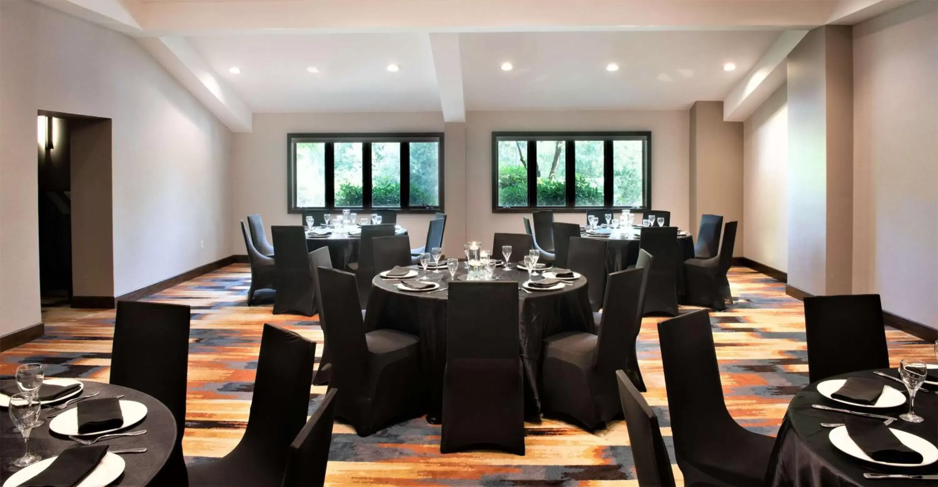 Meeting/conference room, Restaurant/Places to Eat in Embassy Suites by Hilton Seattle North Lynnwood