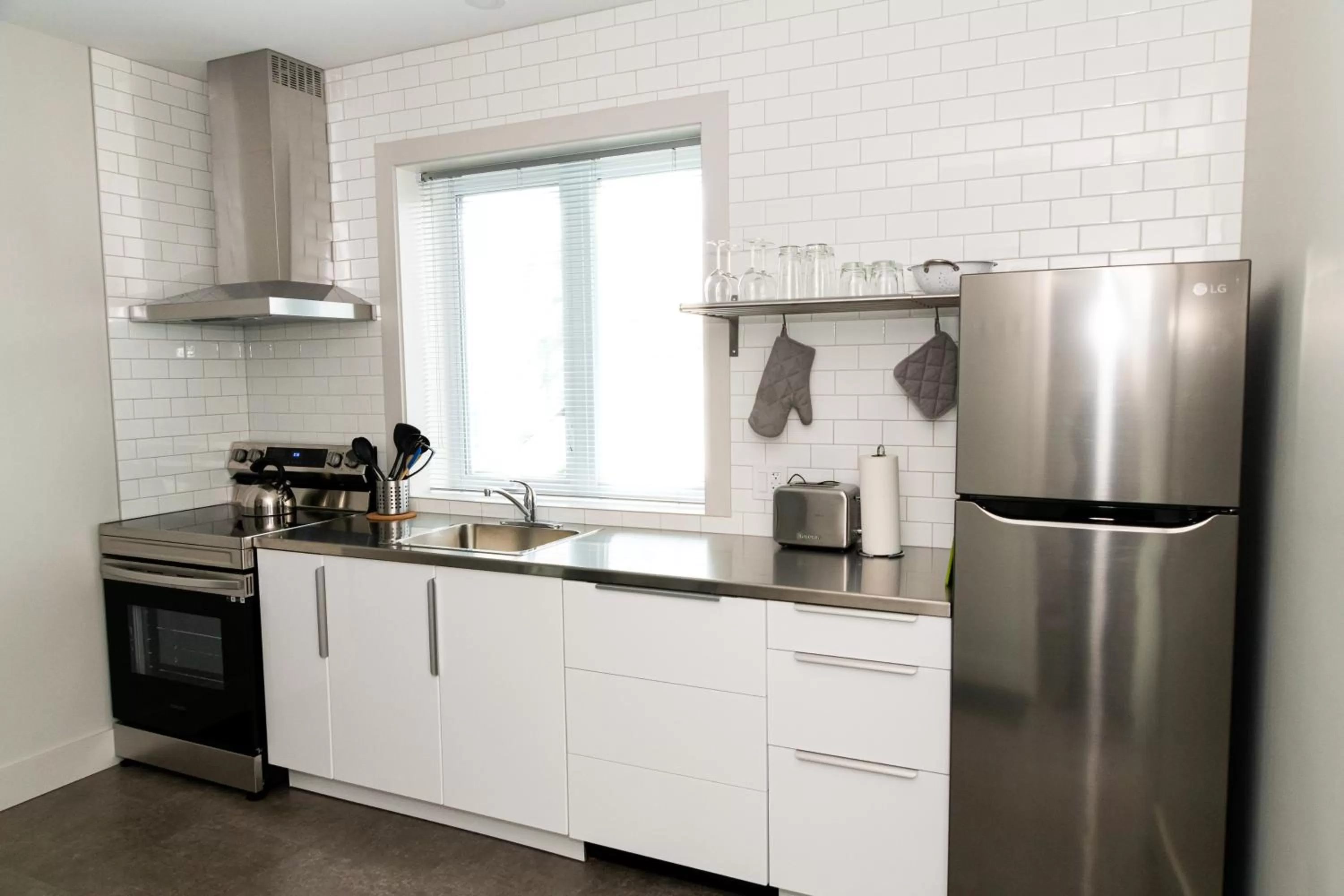 Coffee/tea facilities in Morel Executive Suites