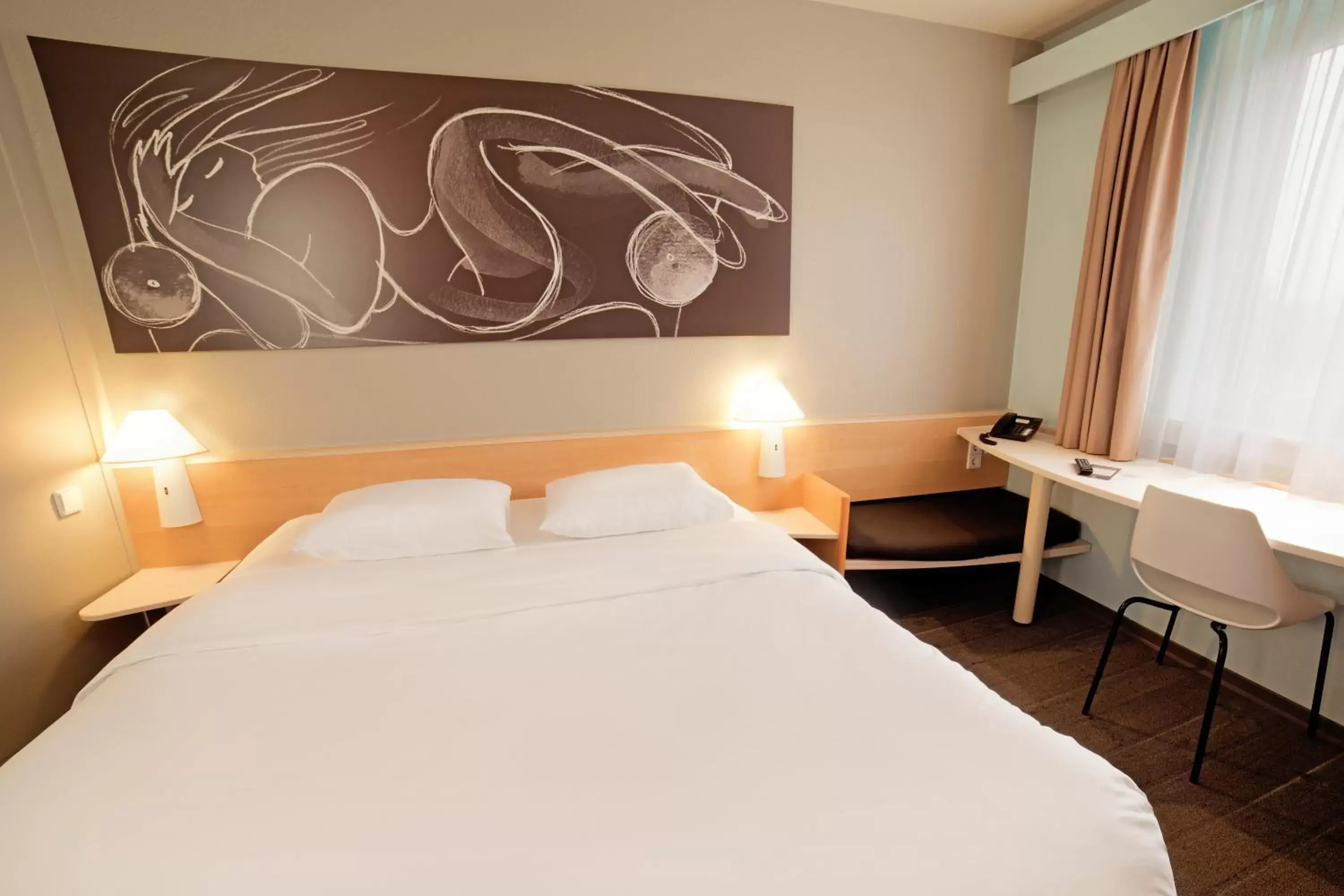 Bed in ibis Jena City
