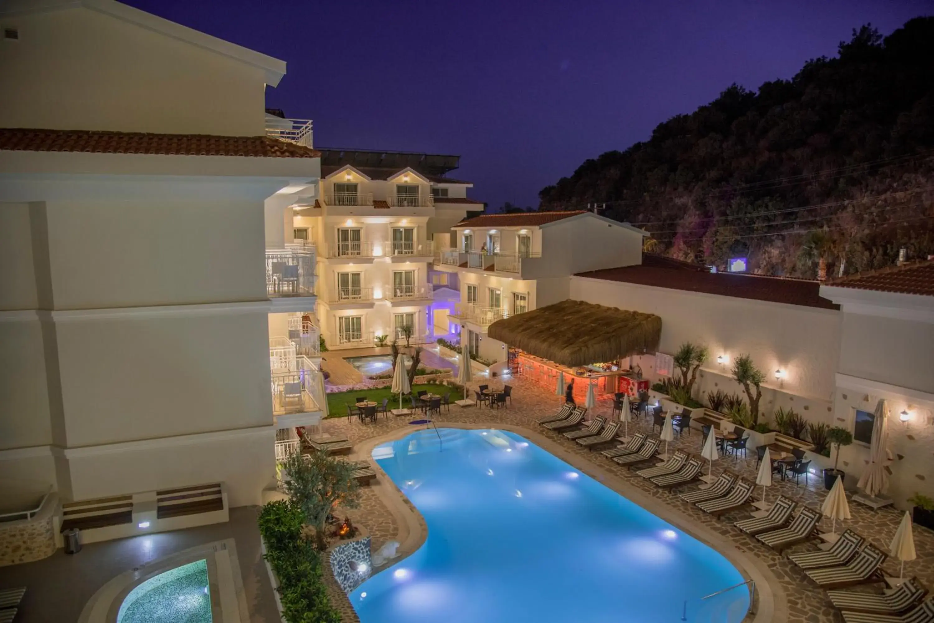 Swimming Pool in Montebello Deluxe Hotel