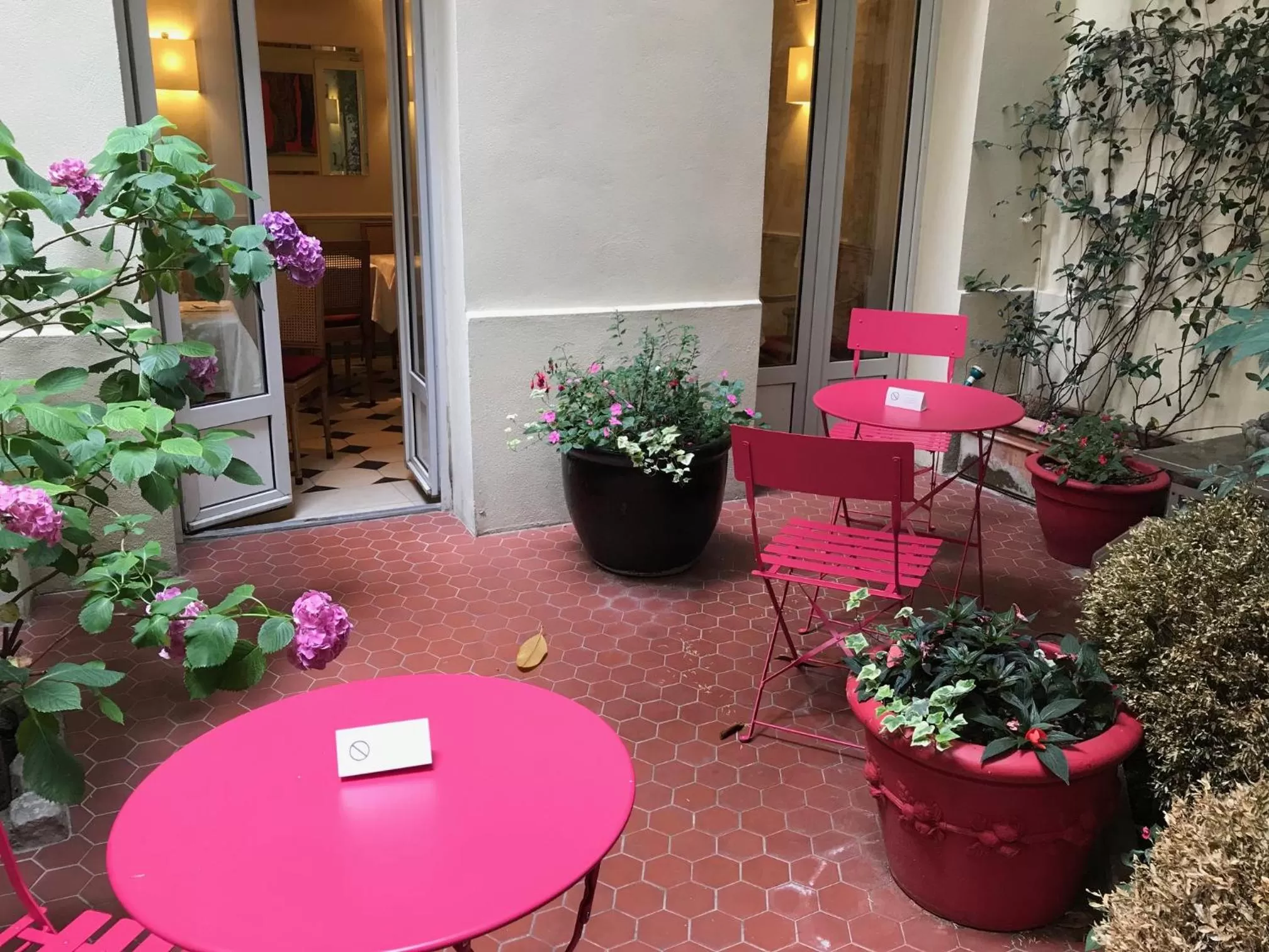 Spring in Hotel Relais Bosquet by Malone