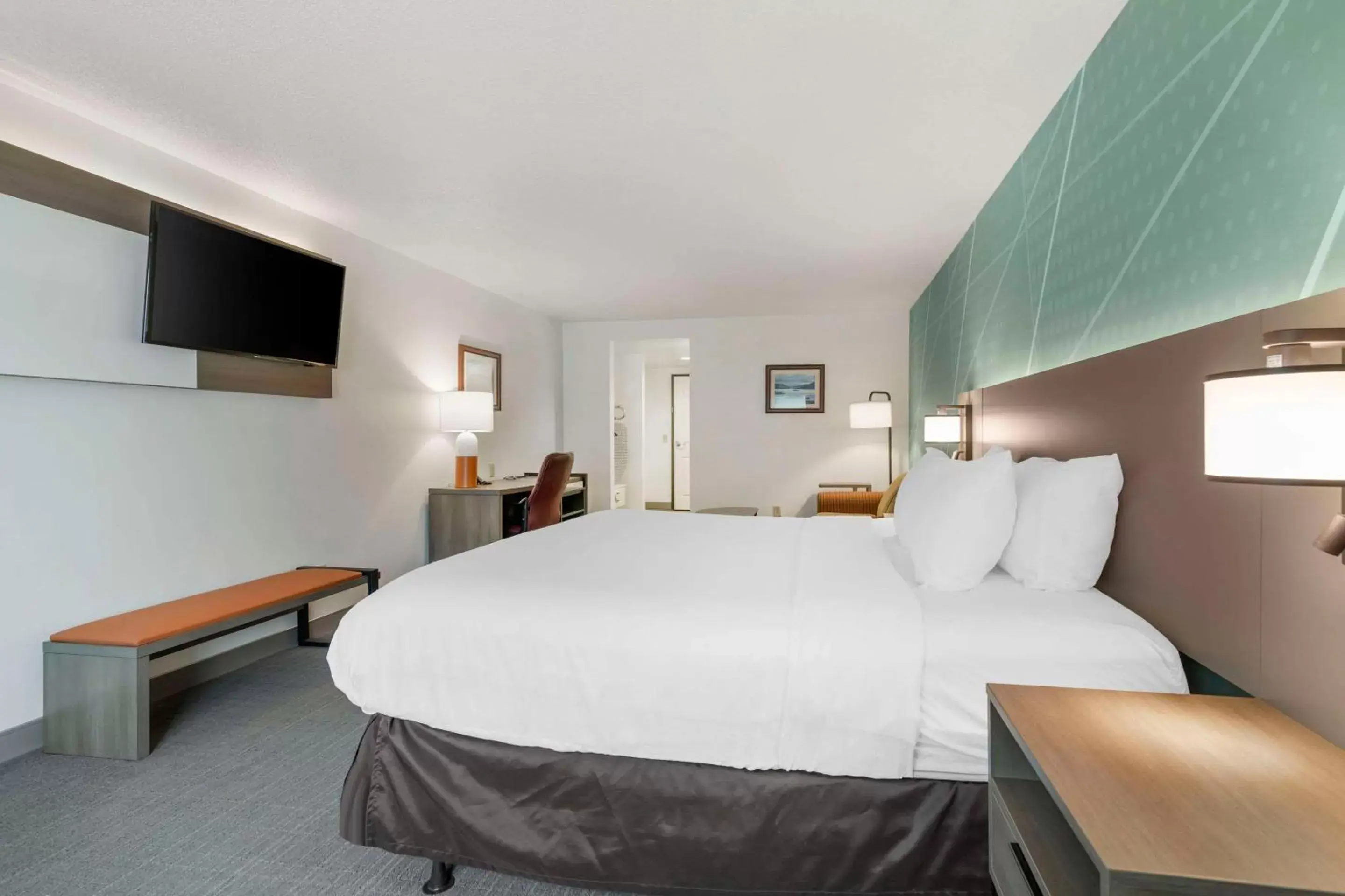 Bedroom, Bed in Comfort Inn & Suites Lake George