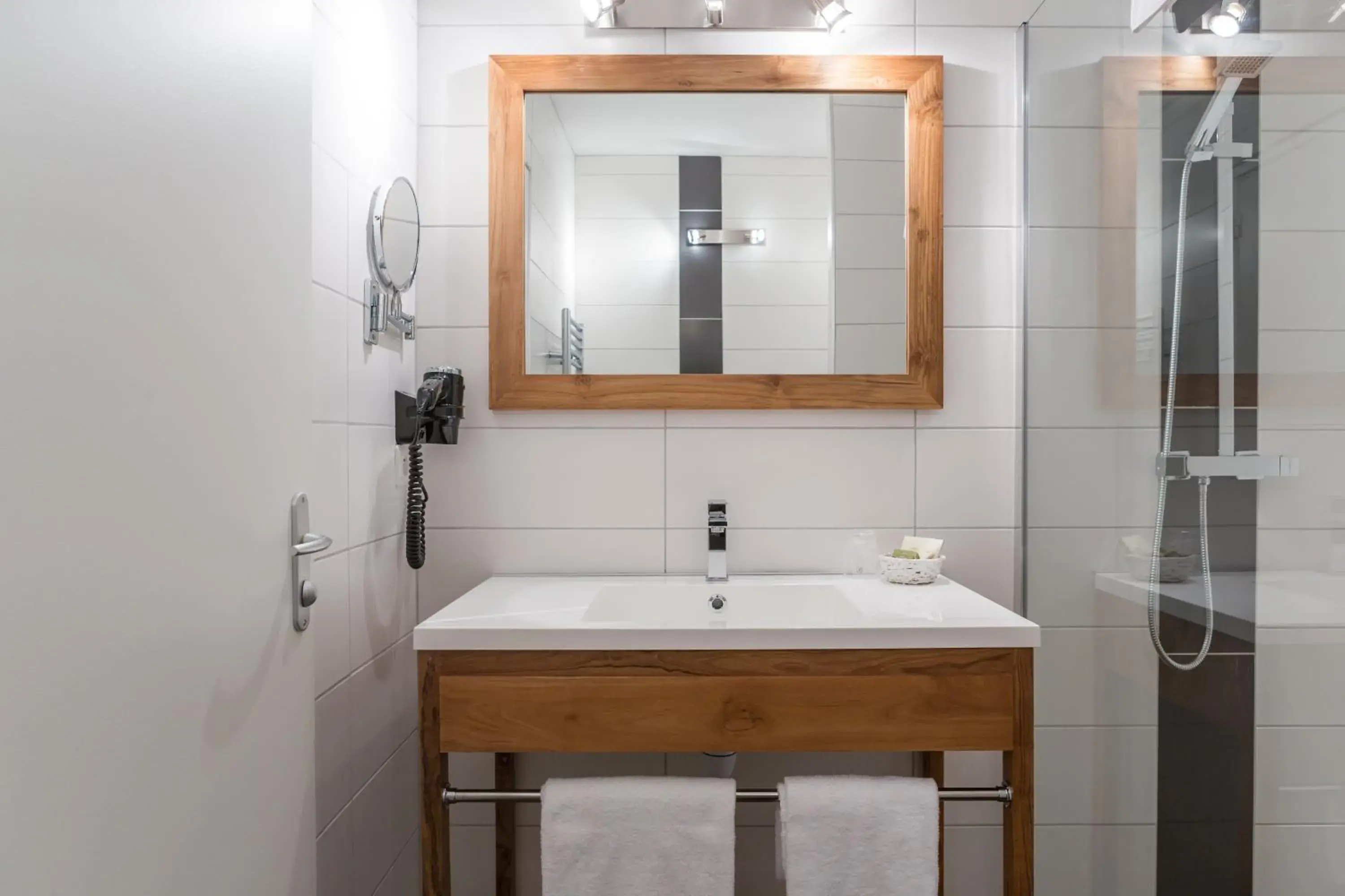 Bathroom in Hôtel Restaurant La Citadelle