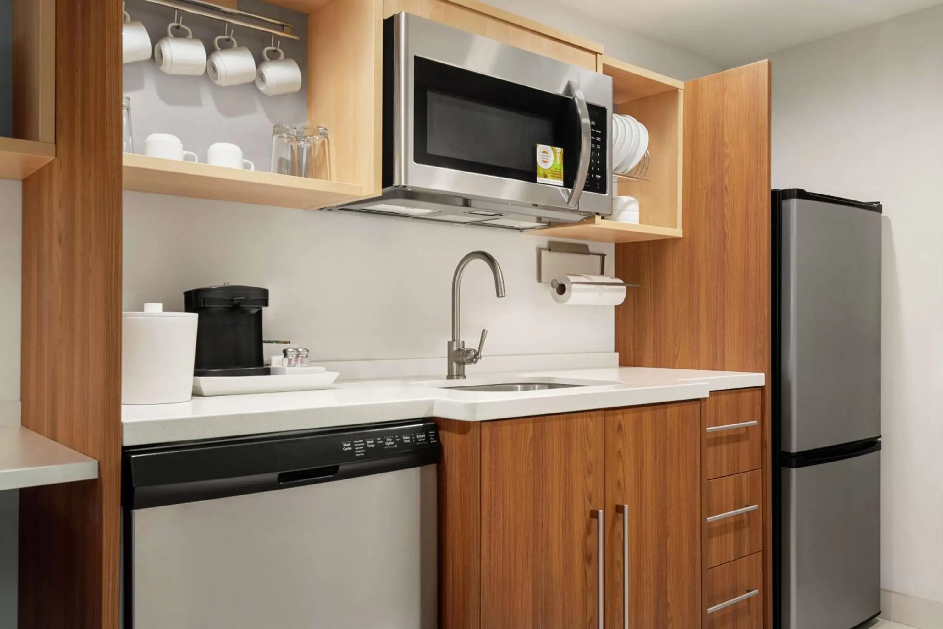 Kitchen or kitchenette, Kitchen/Kitchenette in Home2 Suites by Hilton Woodbridge Potomac Mills