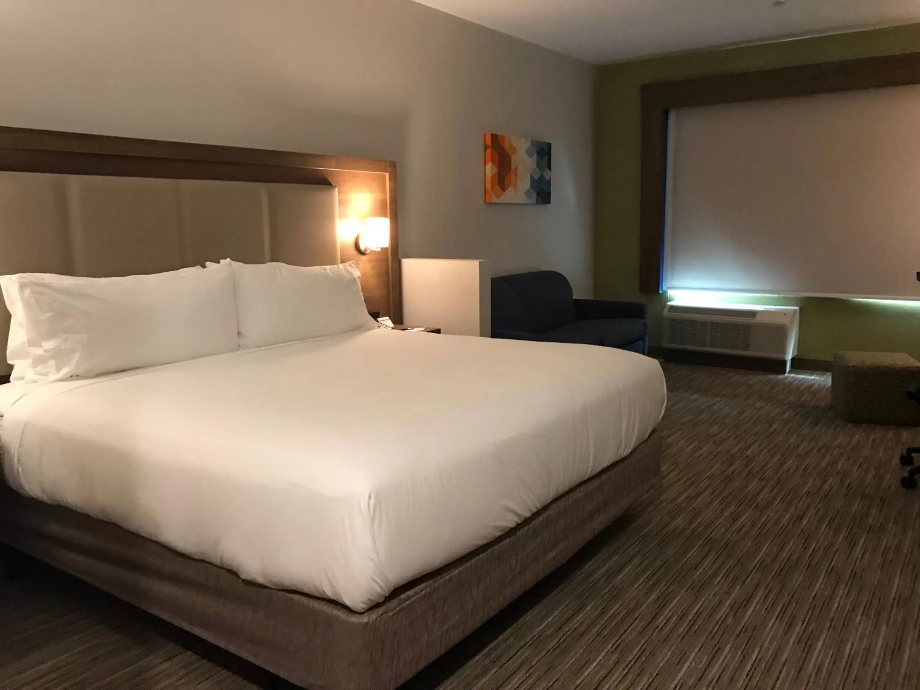 Bedroom, Bed in Holiday Inn Express & Suites Houston Southwest Galleria Area by IHG