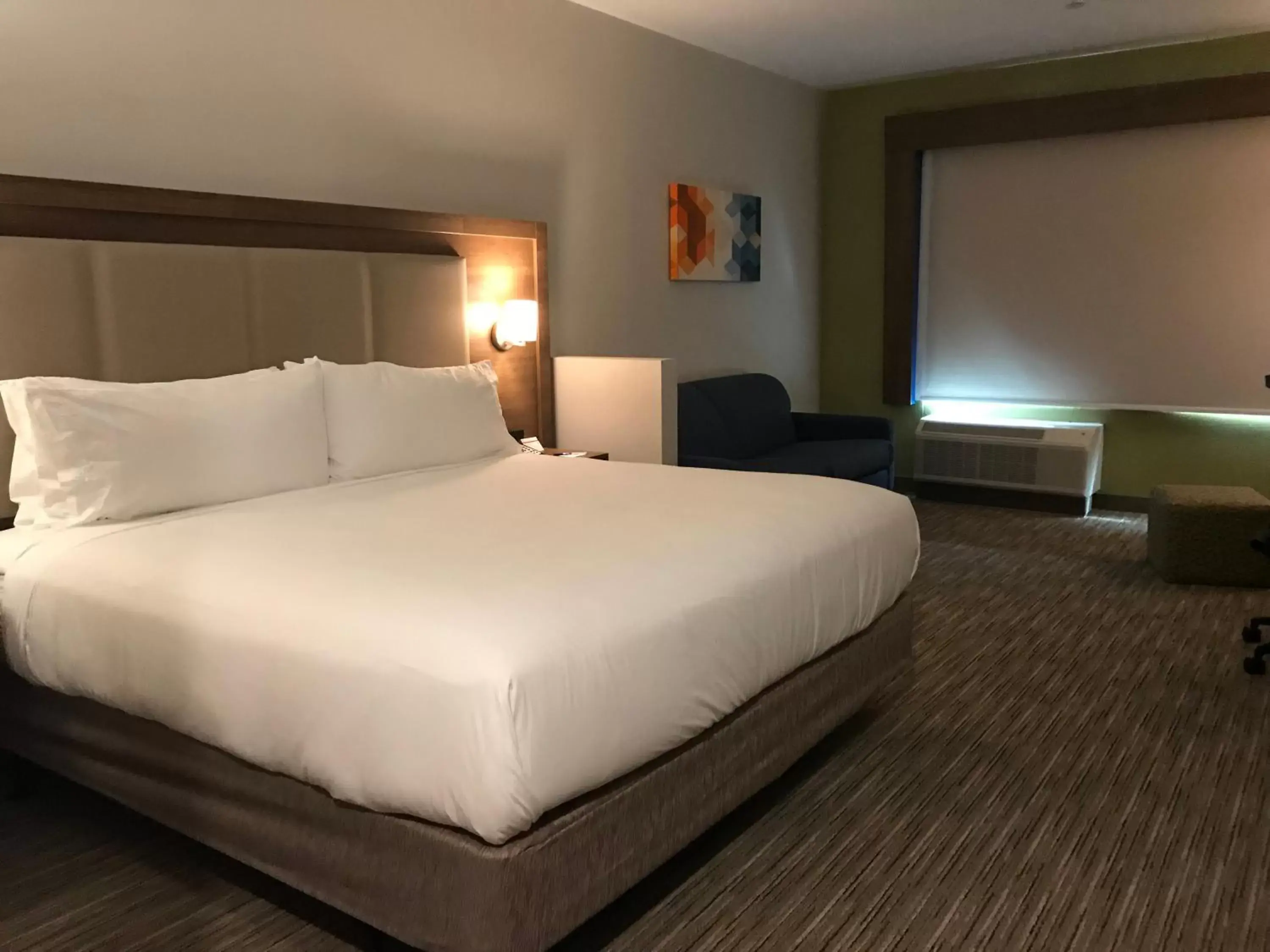 Bedroom, Bed in Holiday Inn Express & Suites Houston Southwest Galleria Area, an IHG Hotel
