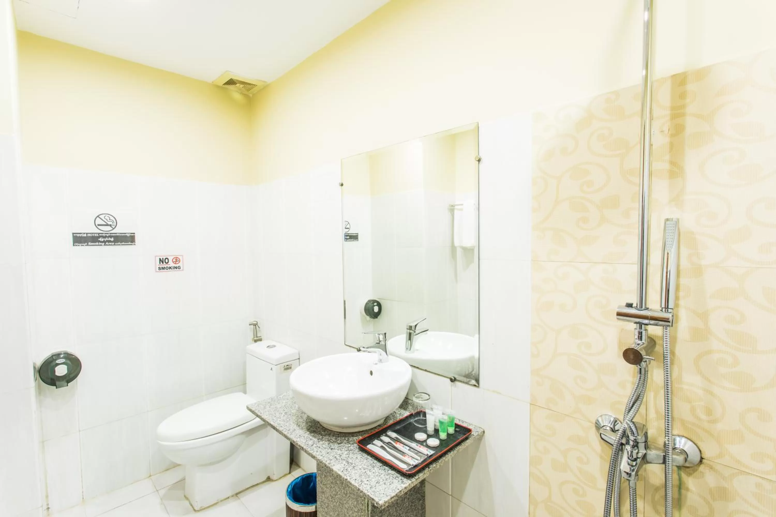 Bathroom in Golden Gate China Town Hotel