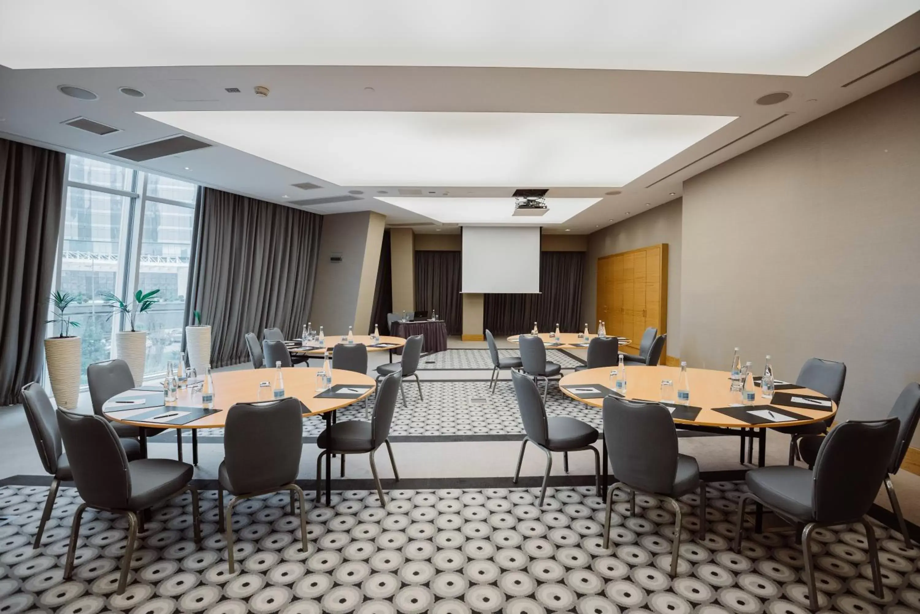Meeting/conference room, Restaurant/Places to Eat in Radisson Blu Hotel Batumi