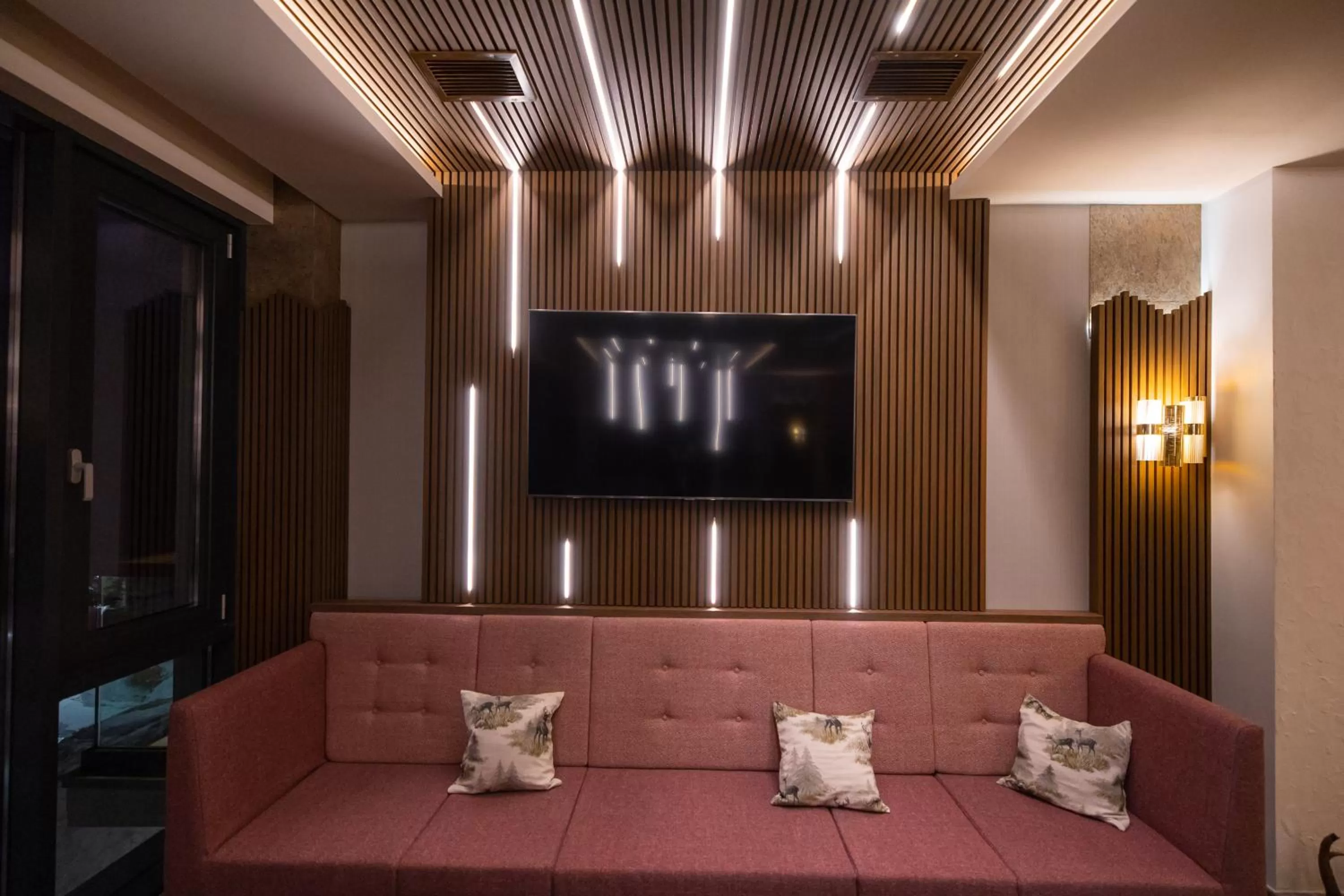 Lounge or bar, TV/Entertainment Center in Hotel Belmont