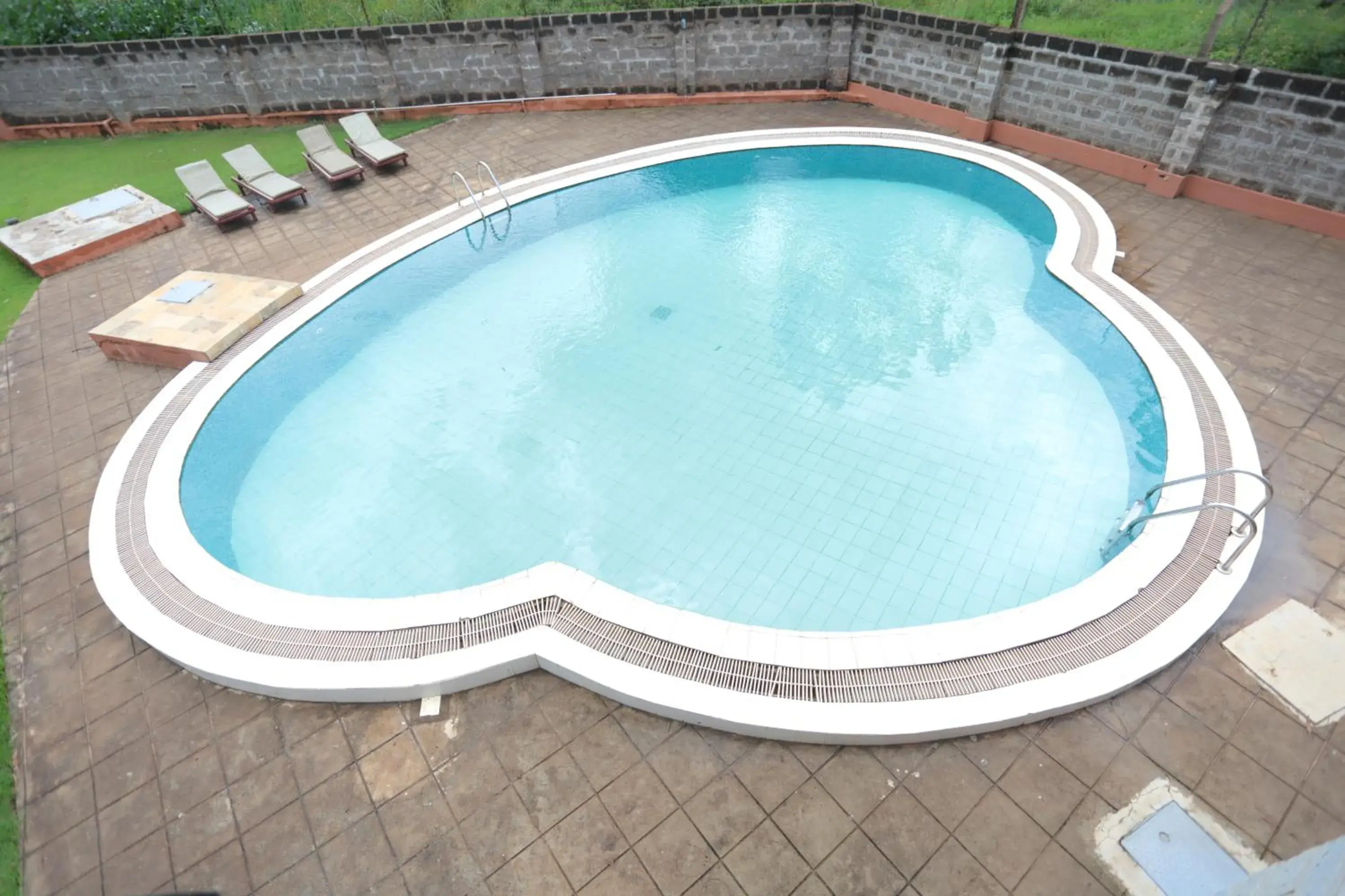 Pool view, Swimming Pool in Longview Suites Hotel
