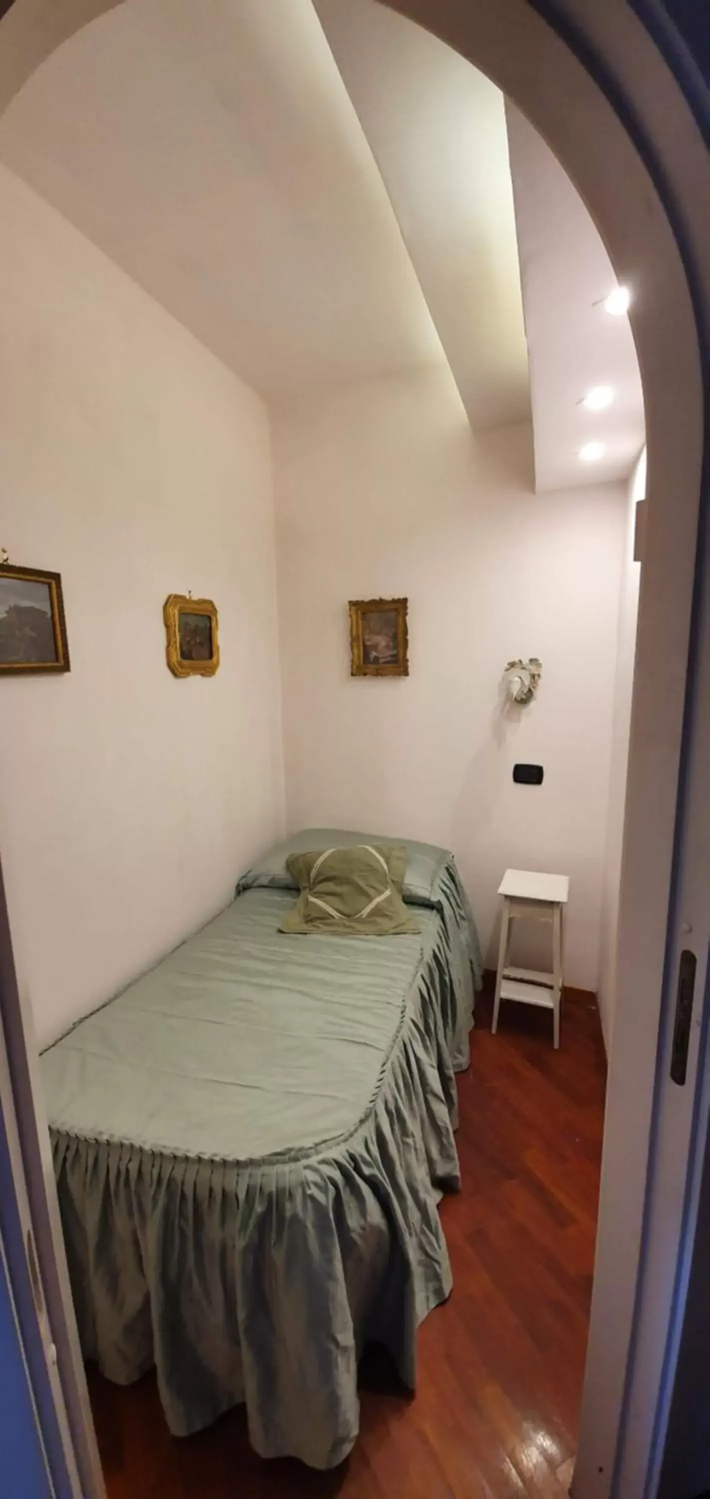 Bed in La Casa Di Bruno Napoli