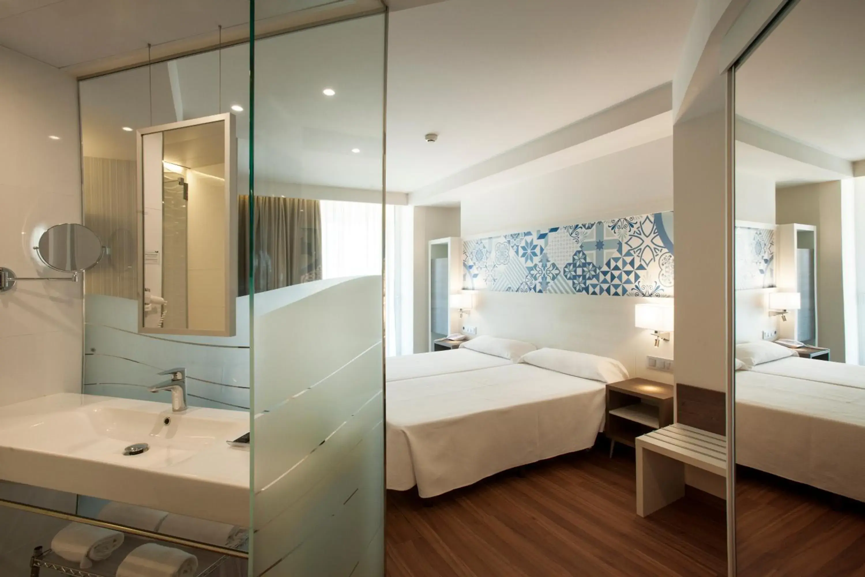 Bed, Bathroom in Port Benidorm Hotel & Spa 4* Sup