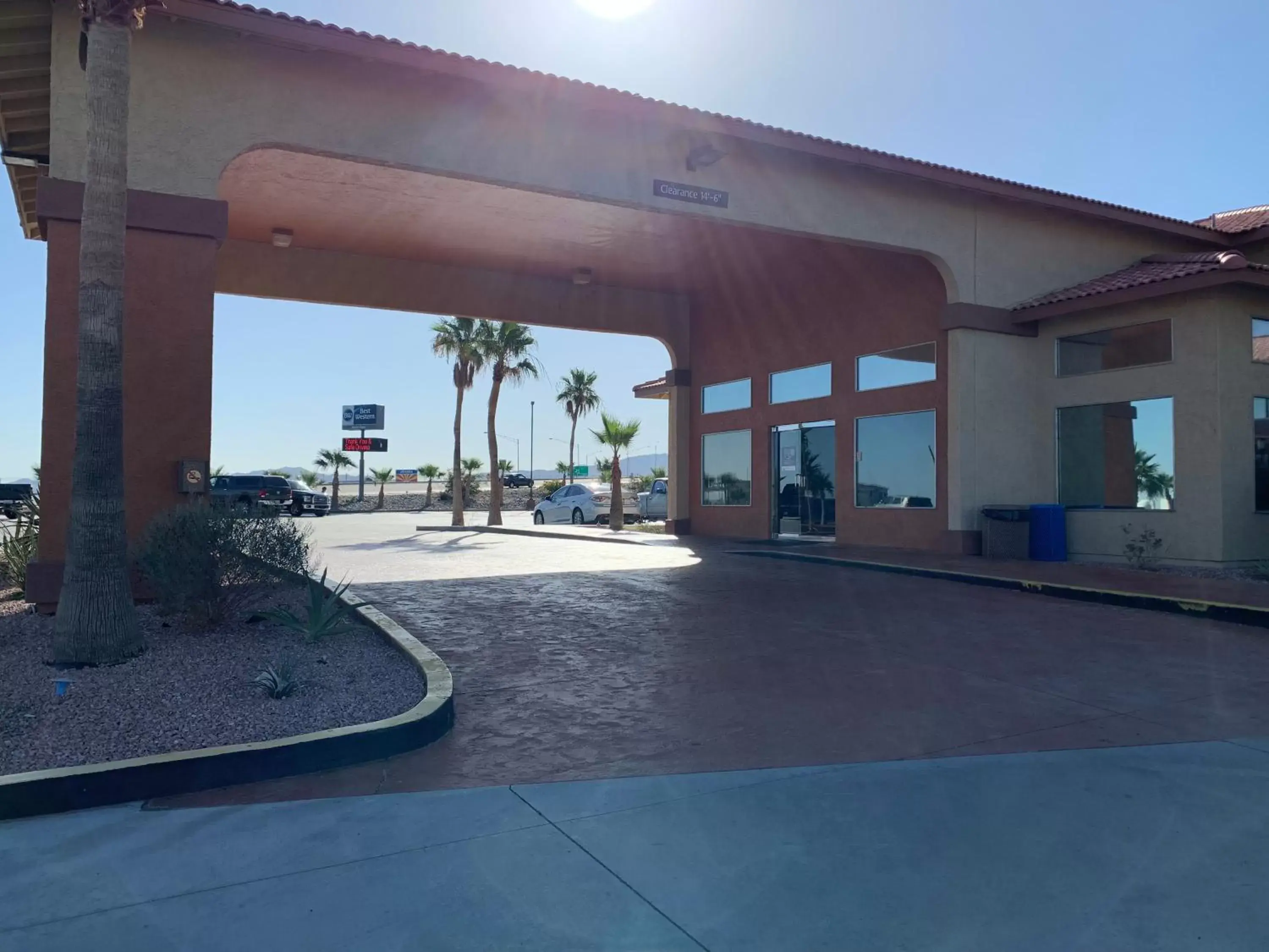 Facade/entrance in Best Western Desert Oasis Facade/entrance in Best Western Desert Oasis