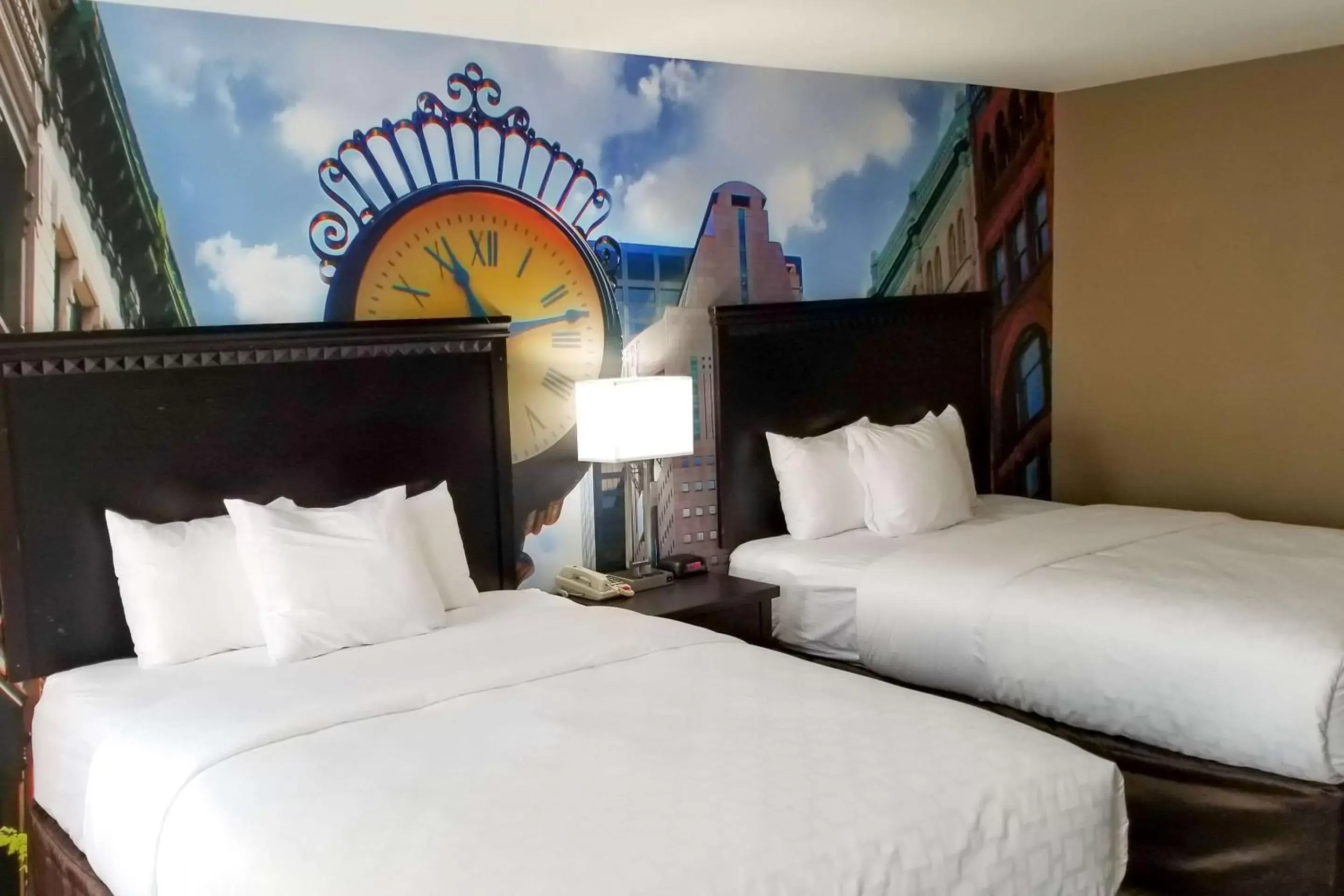 Photo of the whole room, Bed in Clarion Pointe by Choice Hotels Corydon