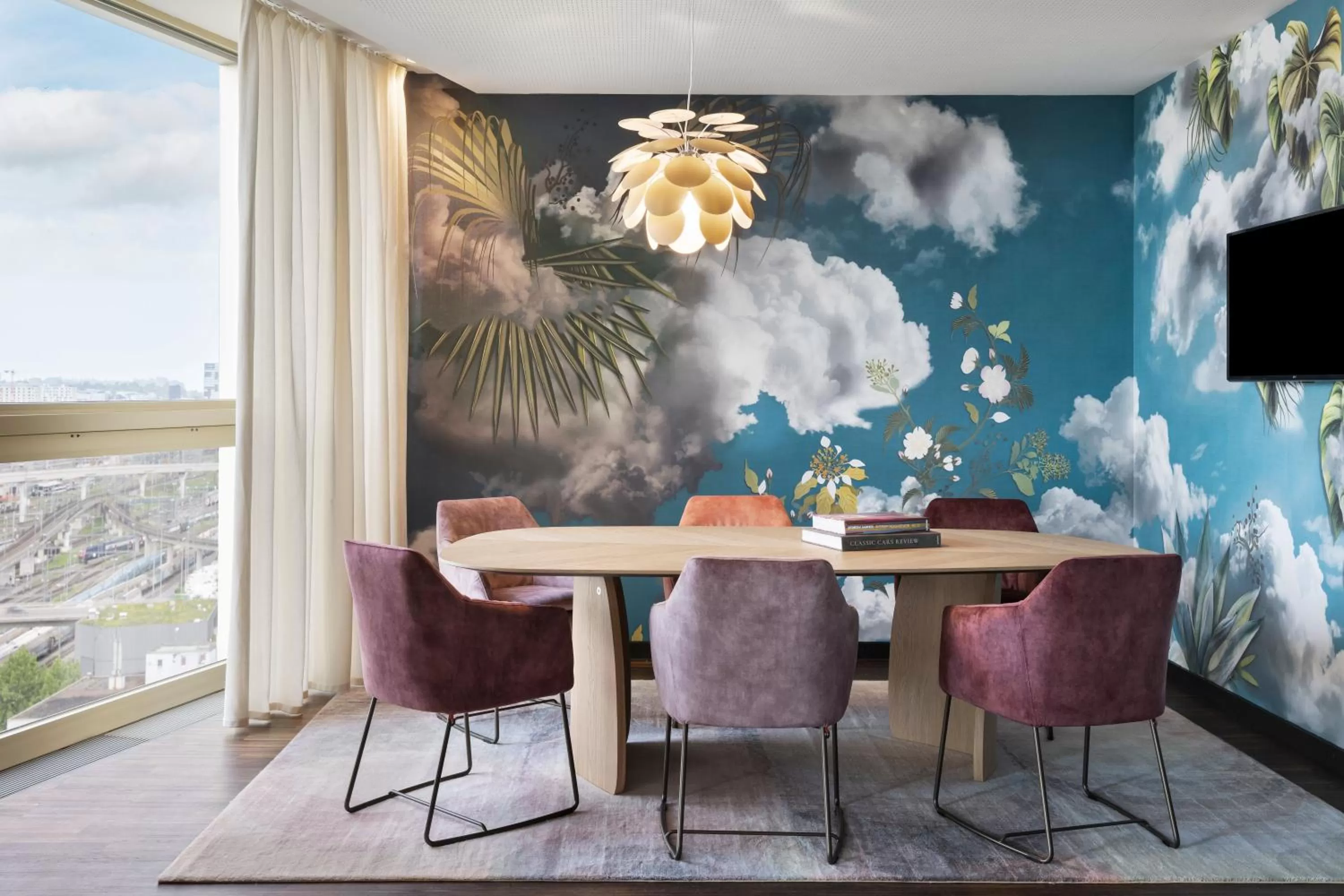 Communal lounge/ TV room in Renaissance Zurich Tower Hotel