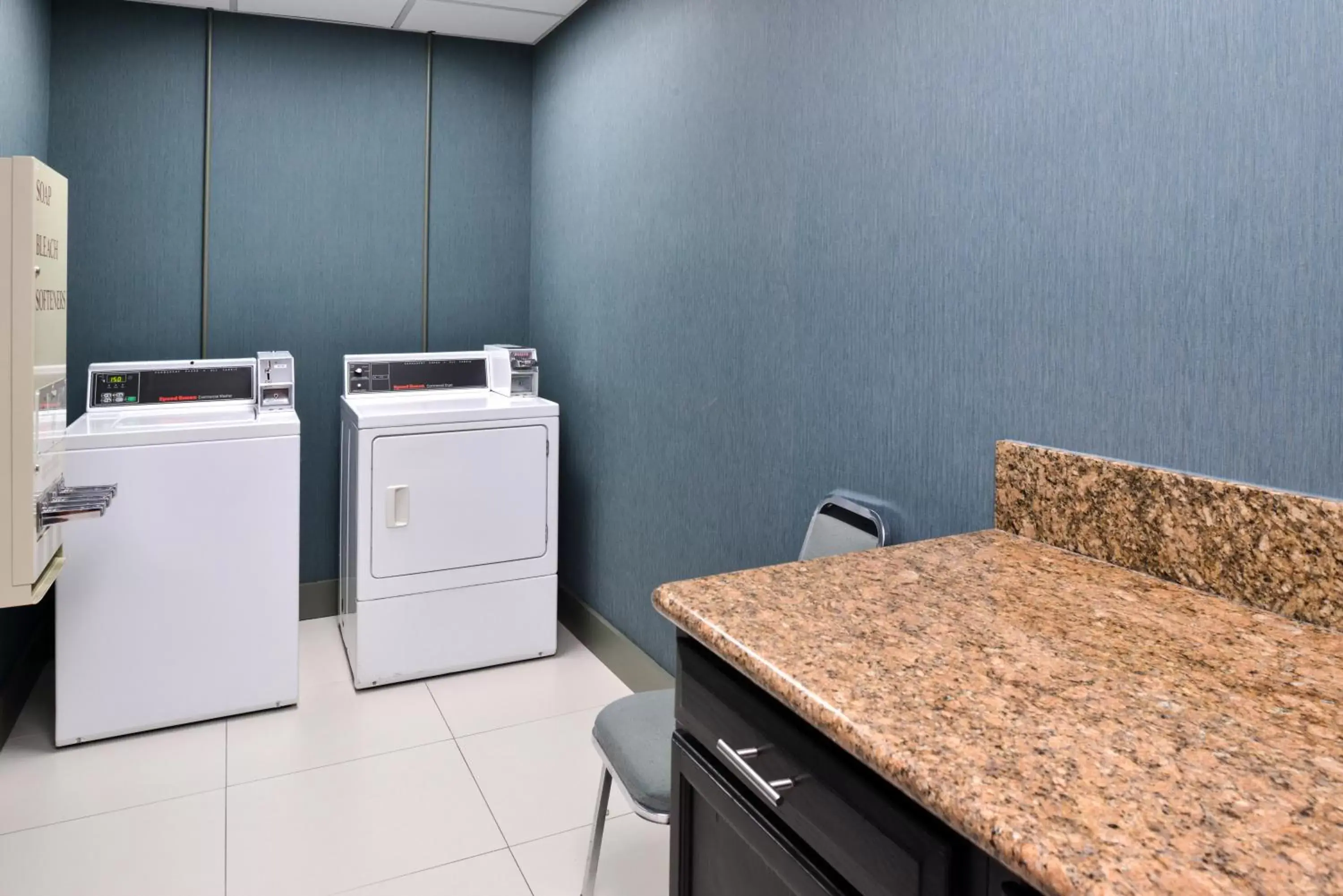 Area and facilities, Kitchen/Kitchenette in Country Inn & Suites by Radisson, Nashville Airport, TN