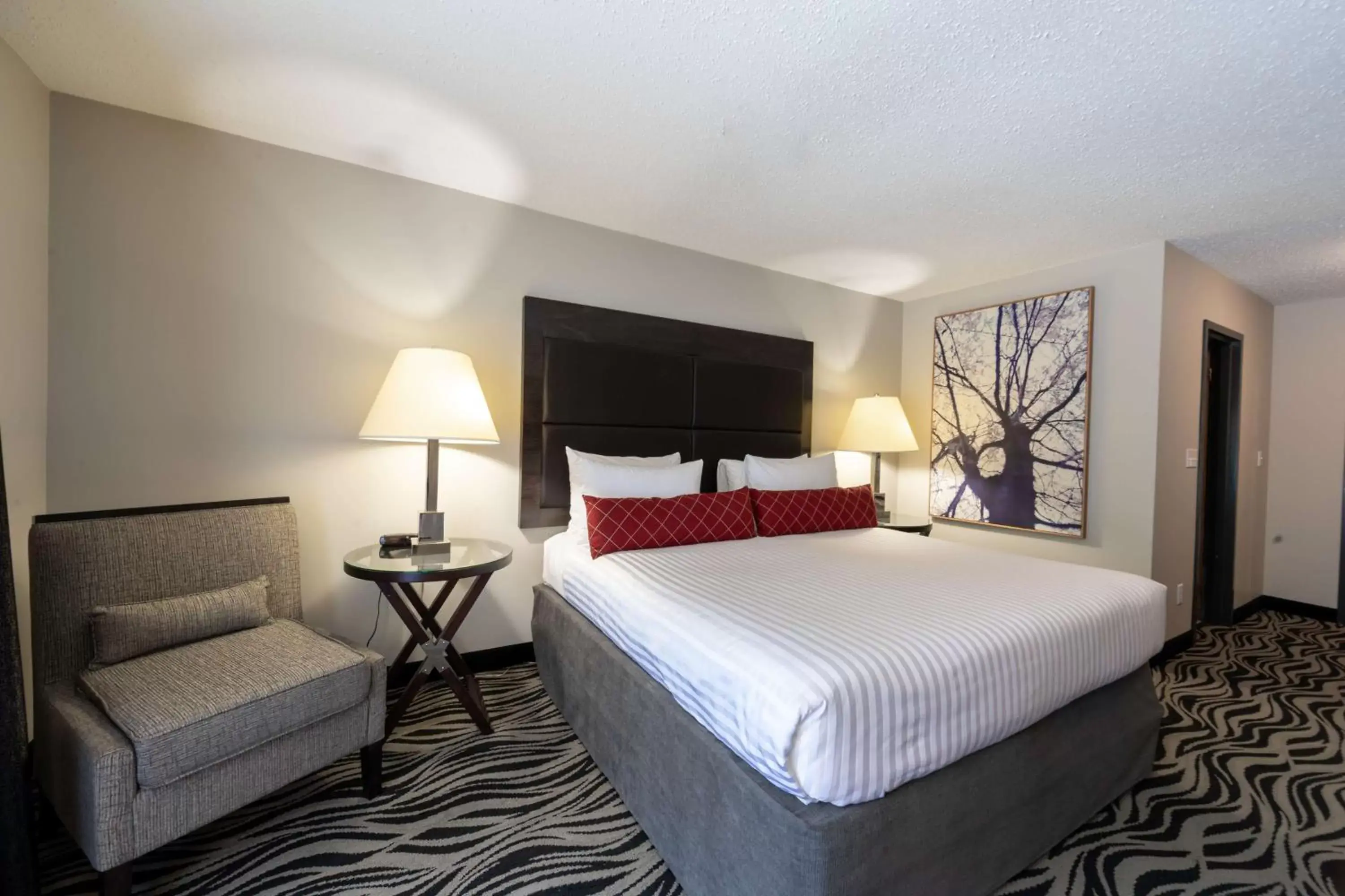 Photo of the whole room, Bed in SureStay Hotel by Best Western Castlegar