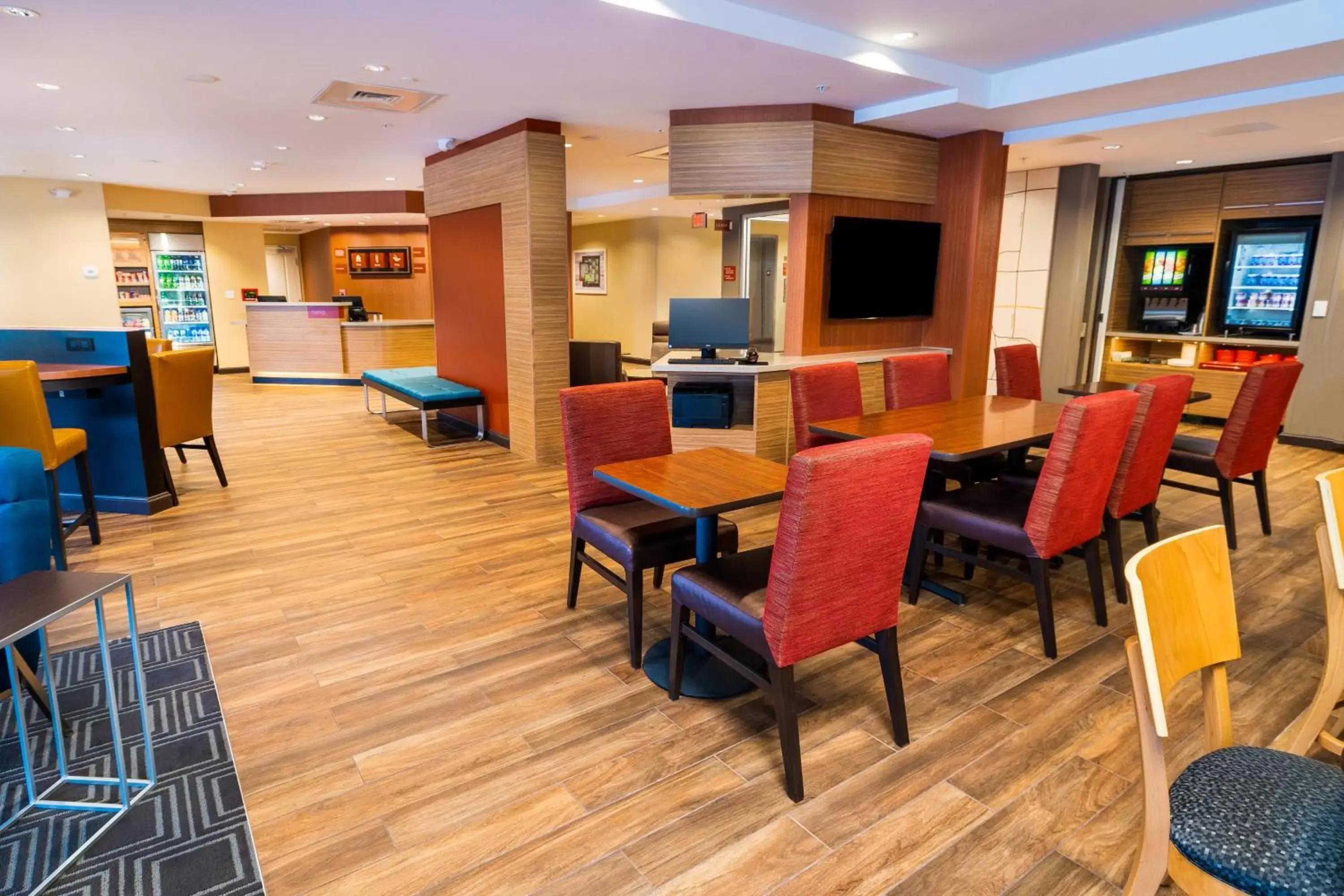 Lobby or reception, Restaurant/Places to Eat in TownePlace Suites By Marriott Las Vegas Stadium District