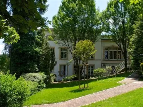 Property Building in Le Clos Jeannon