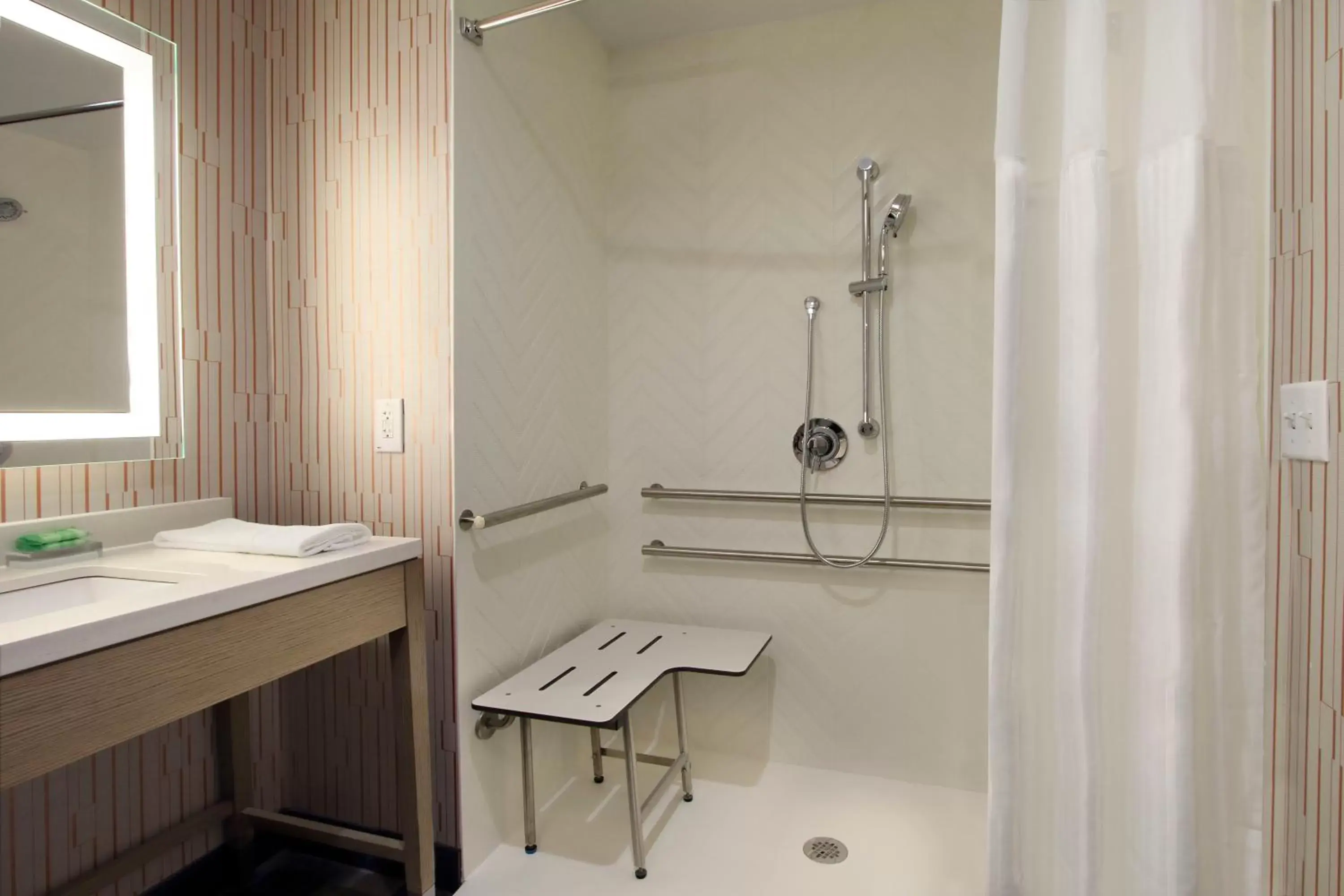 Photo of the whole room, Bathroom in Holiday Inn Hattiesburg - North, an IHG Hotel