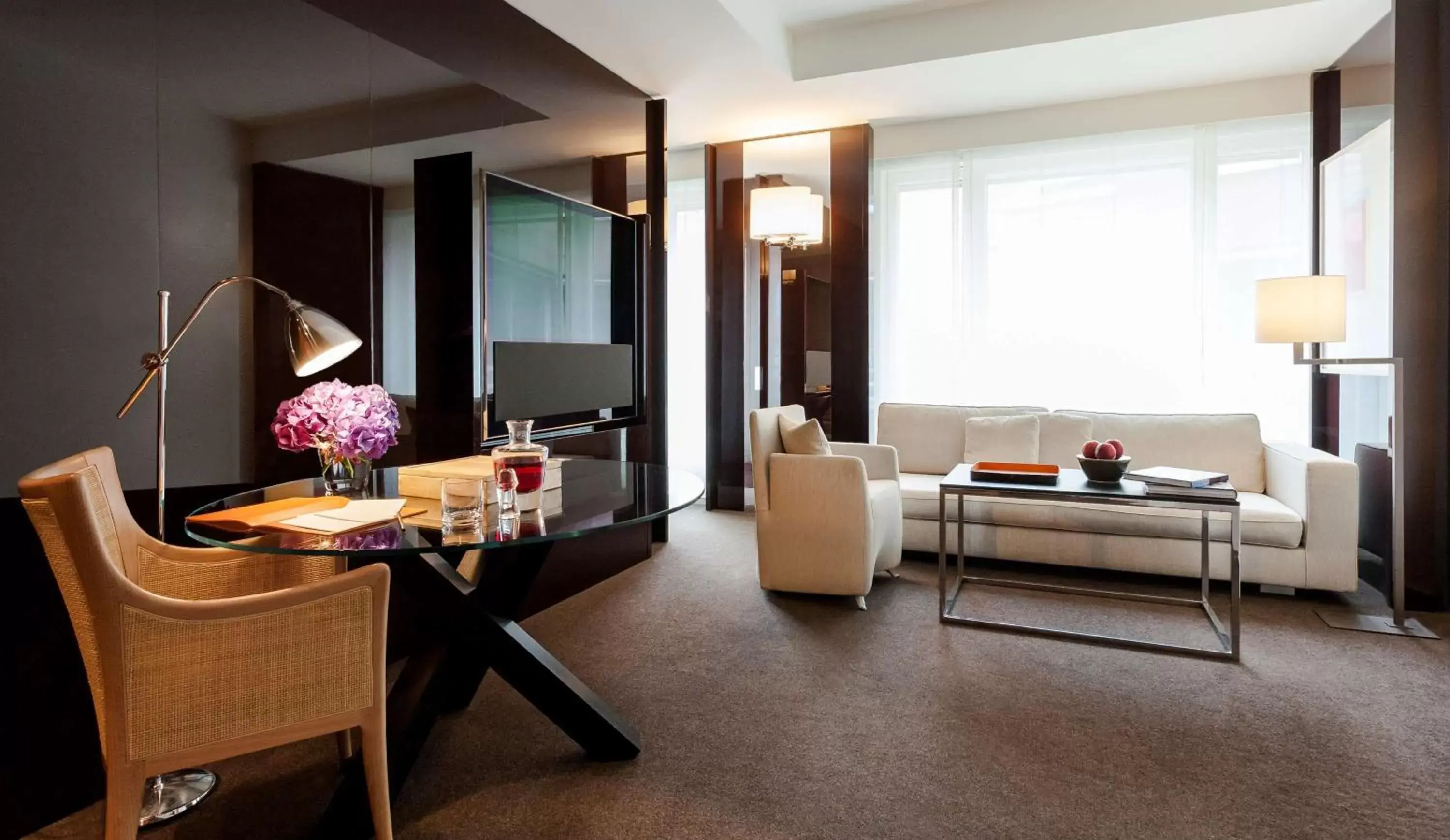 Photo of the whole room, Dining Area in Grand Hyatt Berlin