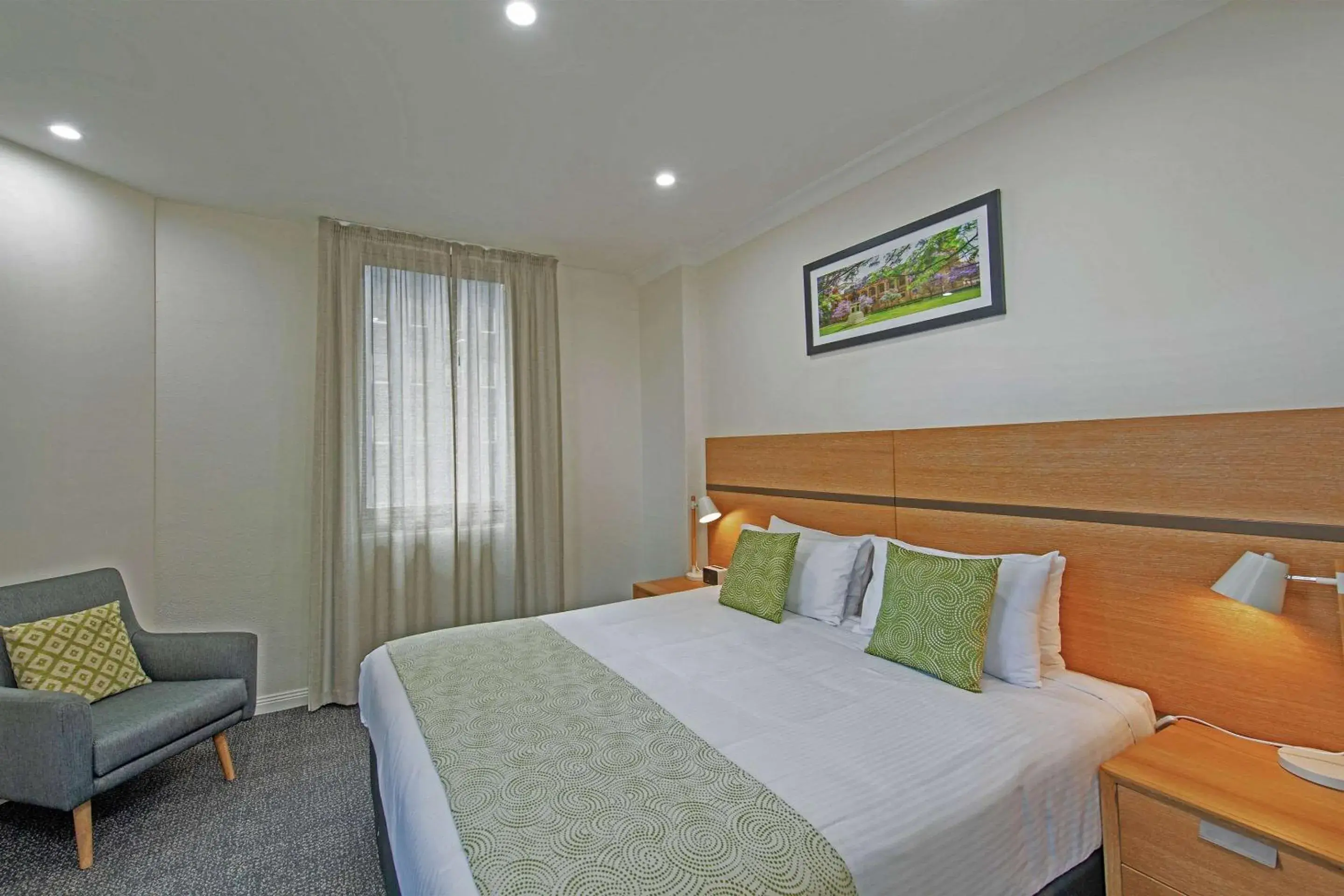 Photo of the whole room, Bed in Quality Apartments Adelaide Central