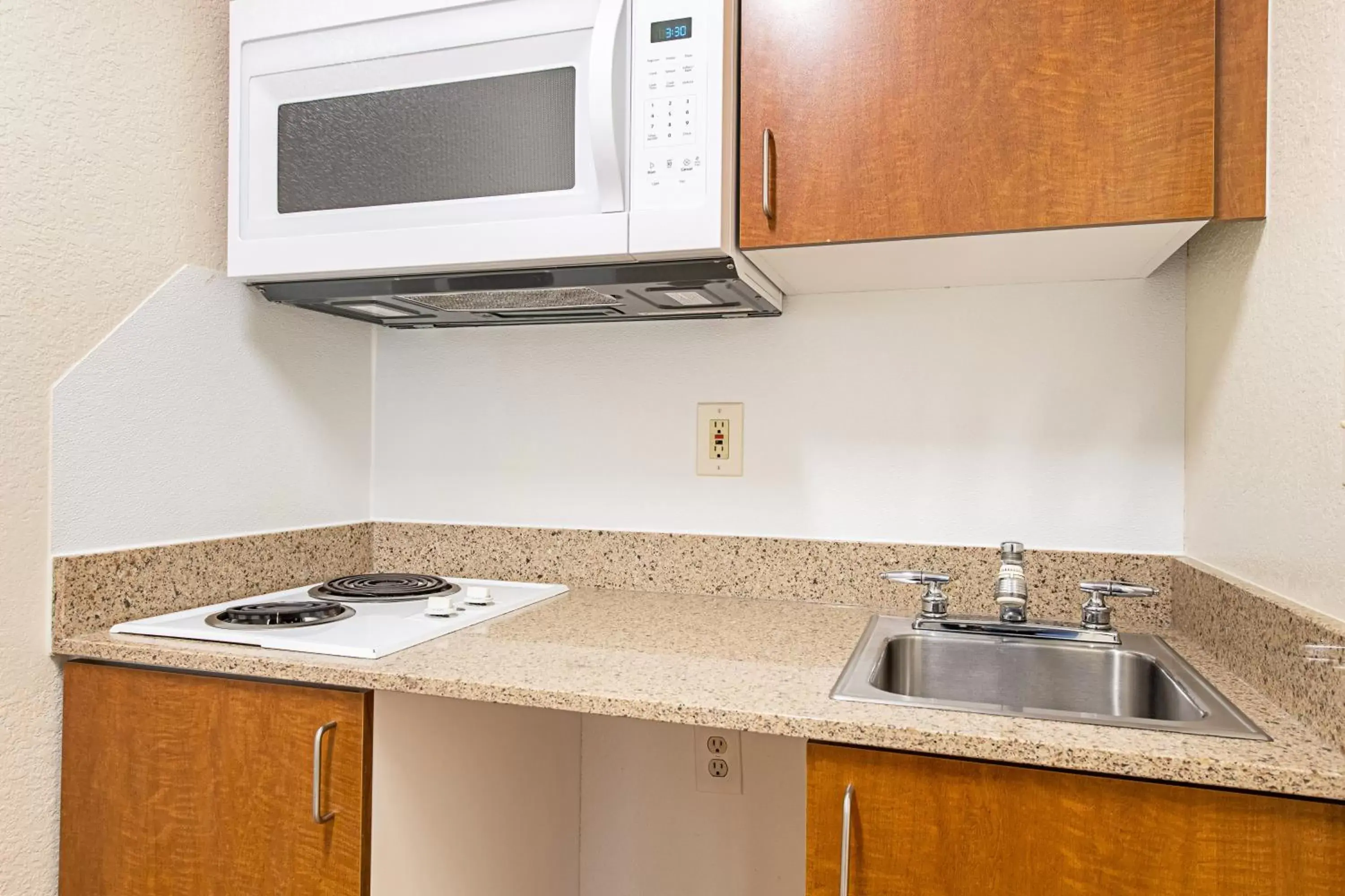 Photo of the whole room, Kitchen/Kitchenette in HomeTowne Studios by Red Roof Tacoma - Puyallup