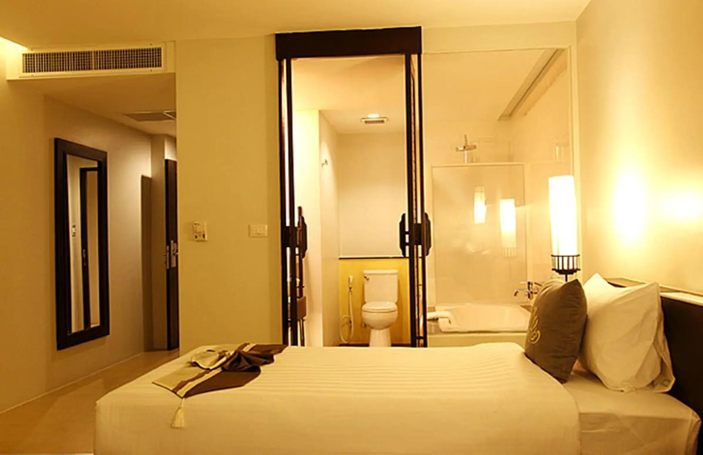 Photo of the whole room, Bed in Palmyra Patong Resort Phuket - SHA Extra Plus Photo of the whole room, Bed in Palmyra Patong Resort Phuket - SHA Extra Plus